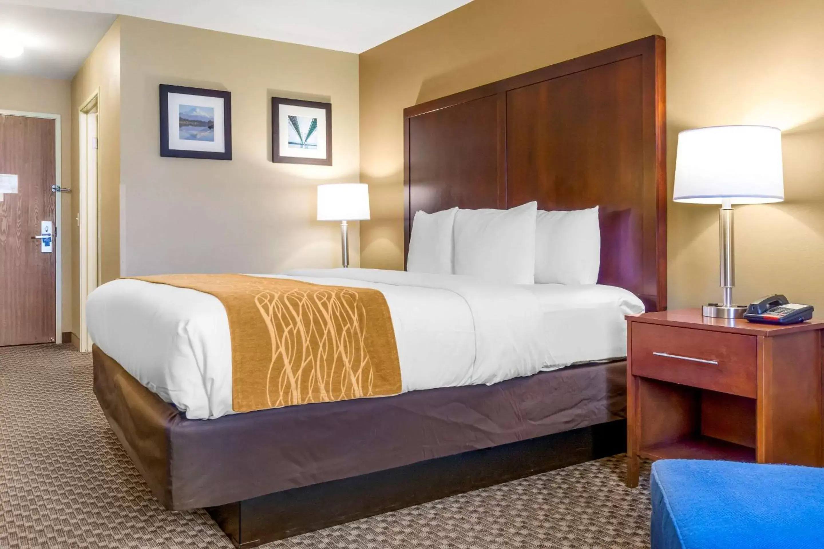 Photo of the whole room, Bed in Comfort Inn Auburn – Seattle