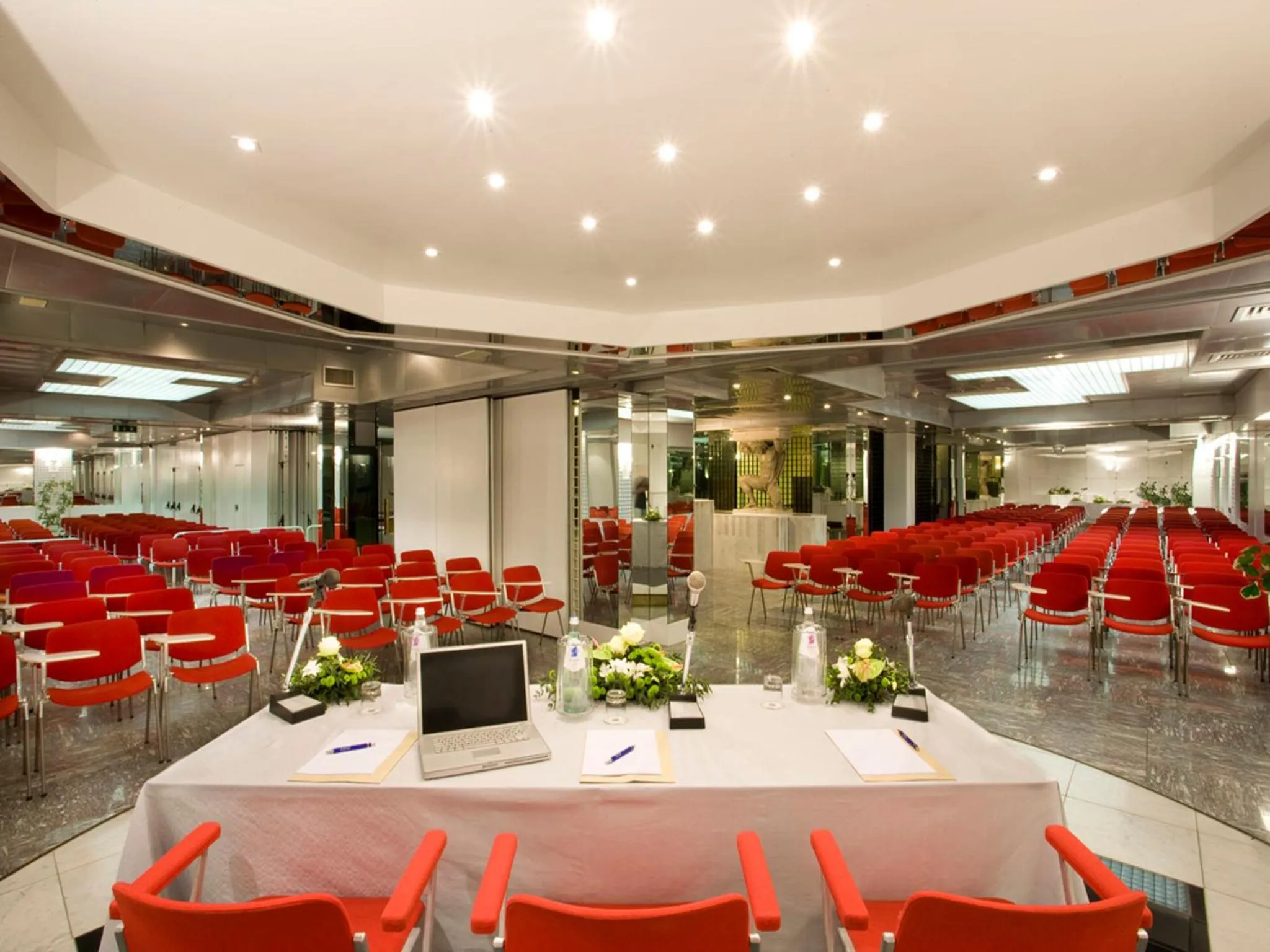 Business facilities in Hotel Savoy
