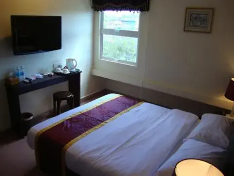 Photo of the whole room, Bed in DM Hotel