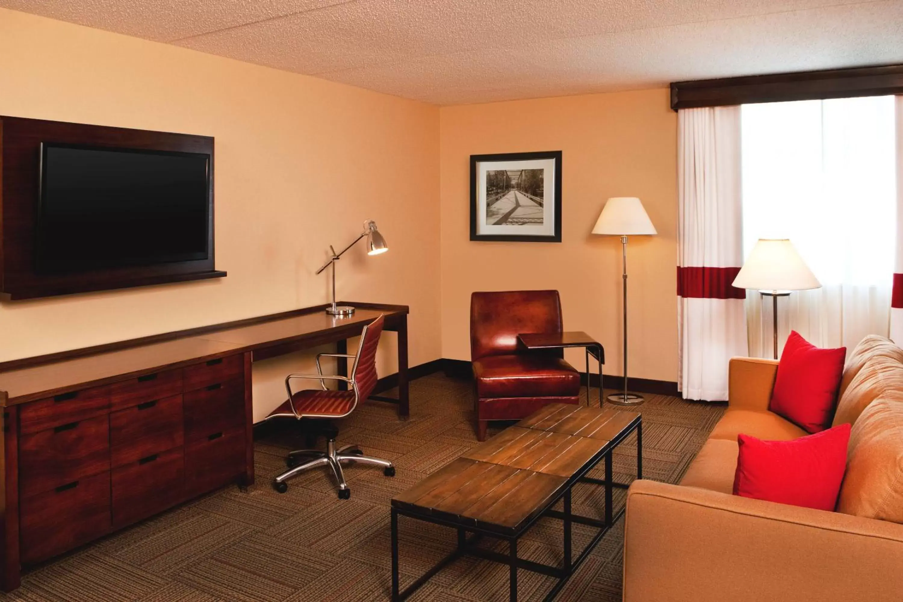 Photo of the whole room, TV/Entertainment Center in Four Points By Sheraton - Saginaw