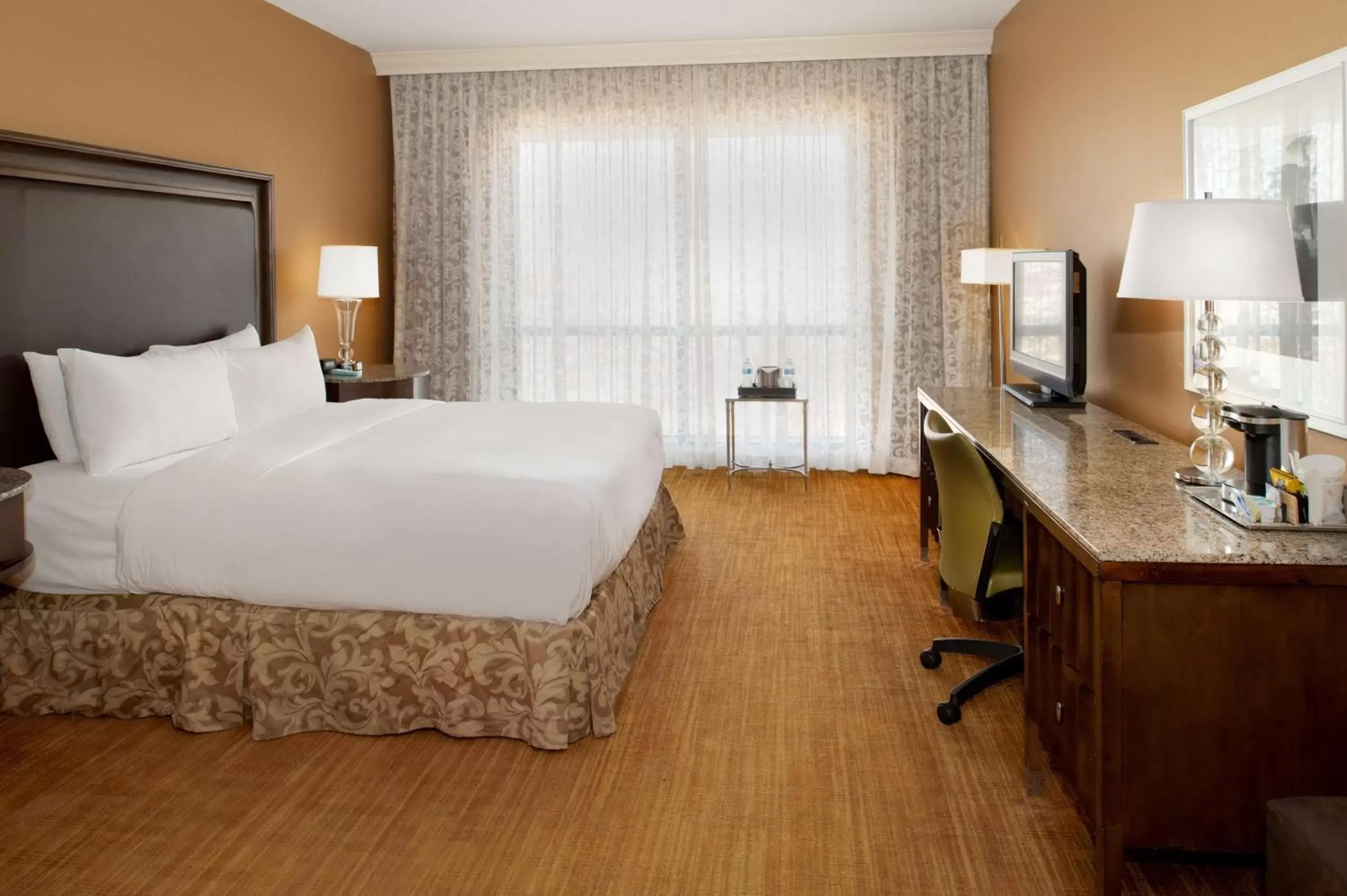 Bedroom in Hilton St. Louis Airport