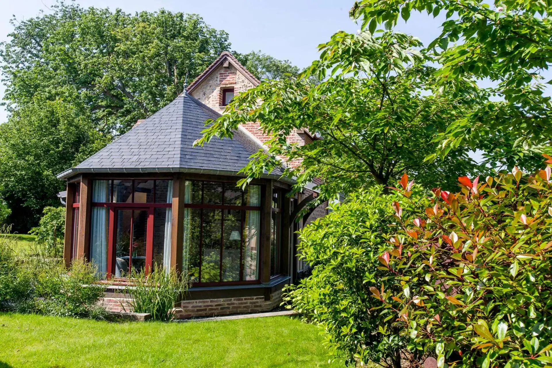 Property building, Garden in Le Clos de Grâce