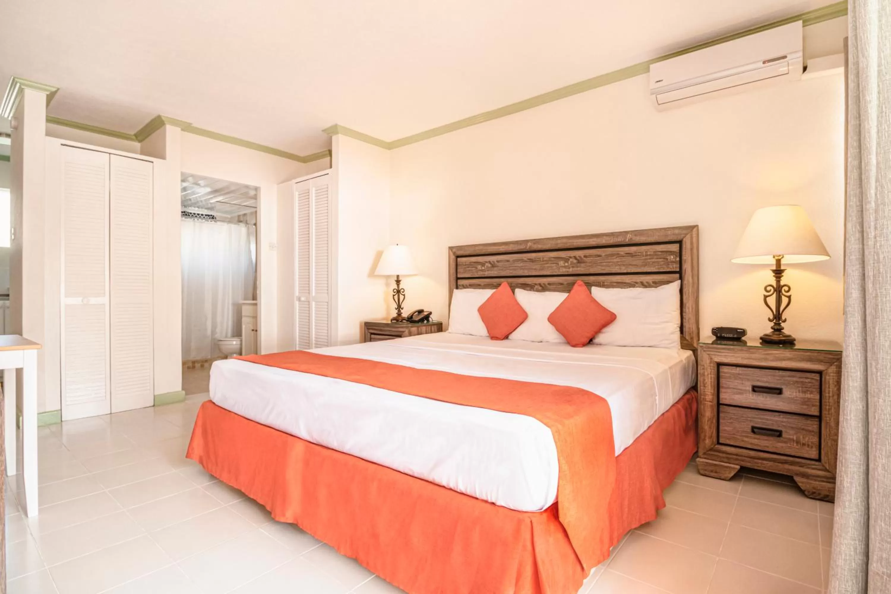 Bed in Worthing Court Apartment Hotel