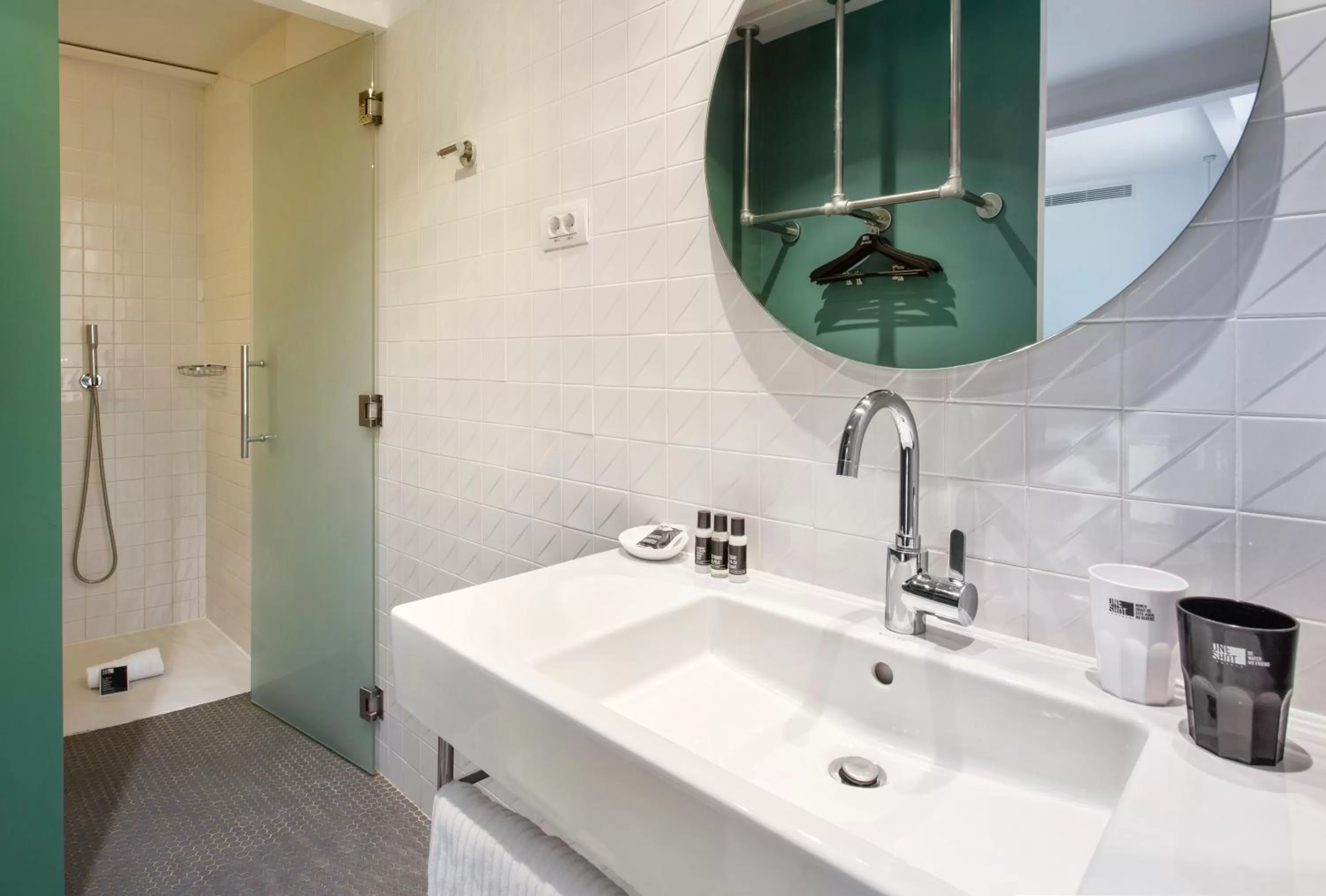 Shower in One Shot Prado