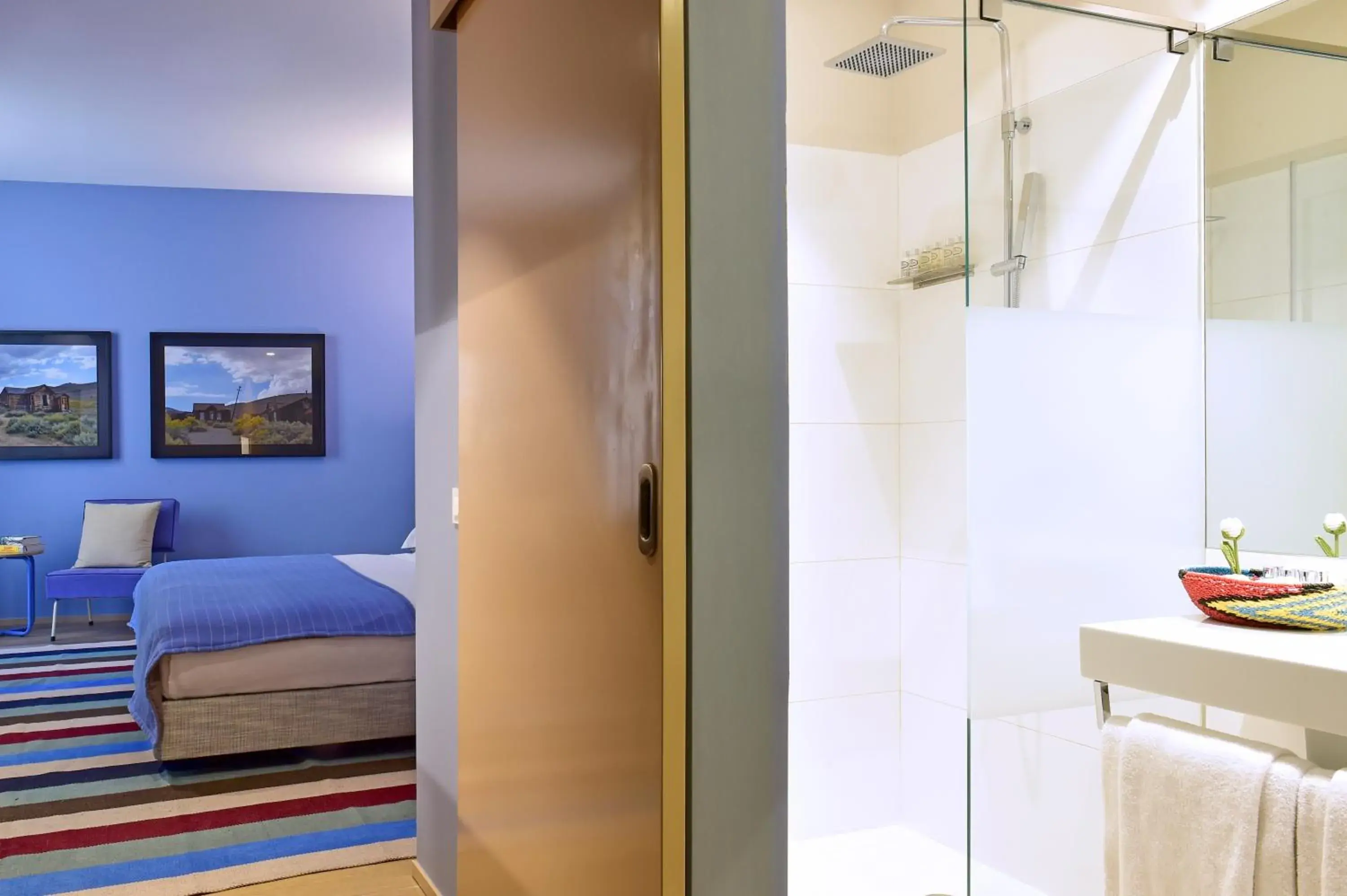 Bed, Bathroom in The House Ribeira Porto Hotel - S.Hotels Collection