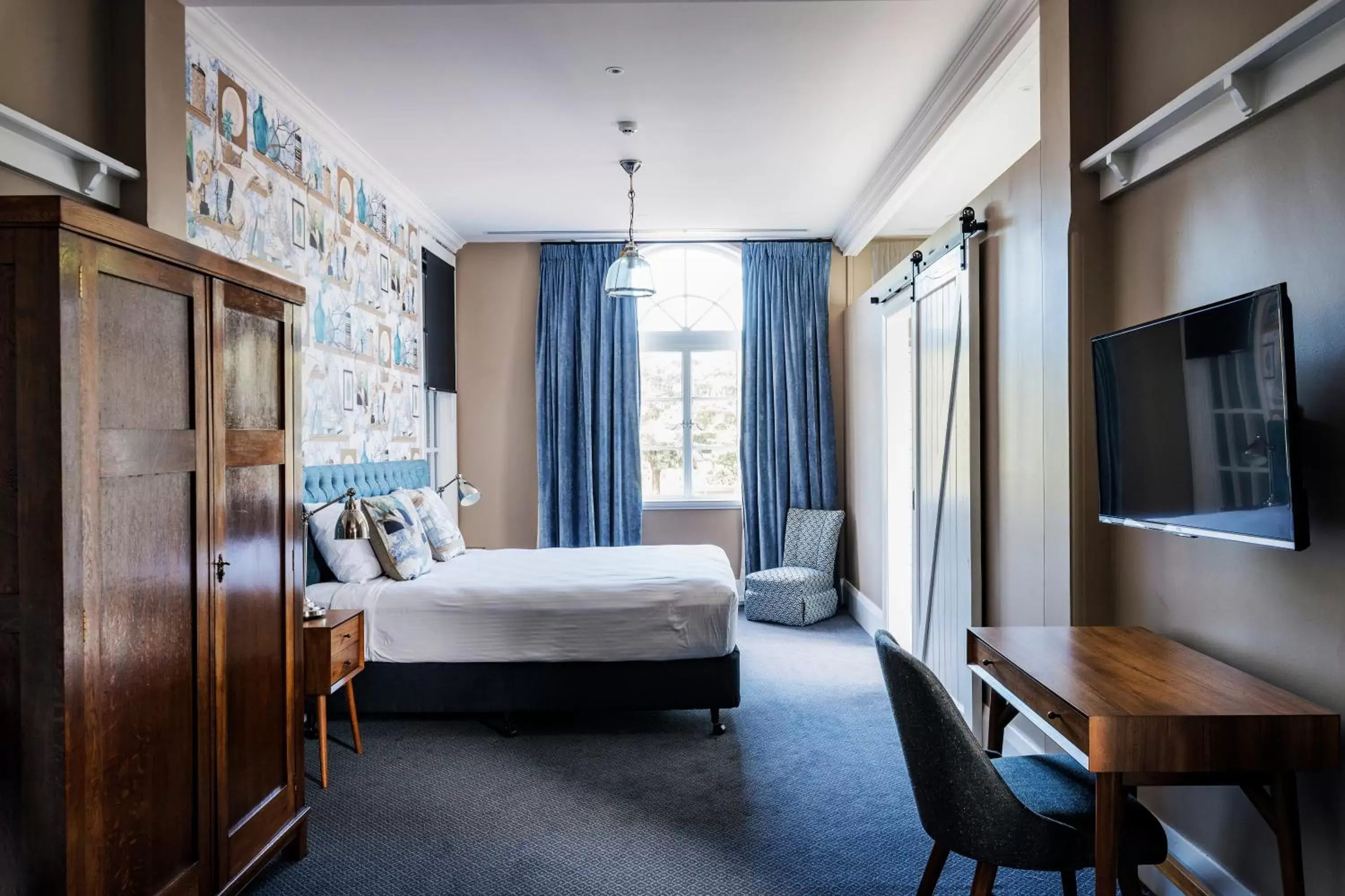 Bedroom in The North Sydney Hotel