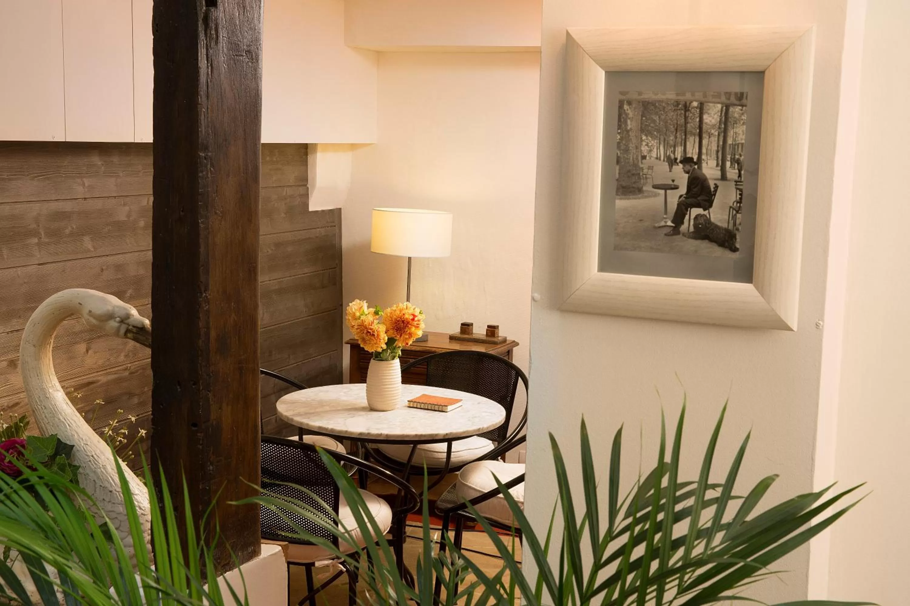 Decorative detail in Hôtel du Cygne Paris