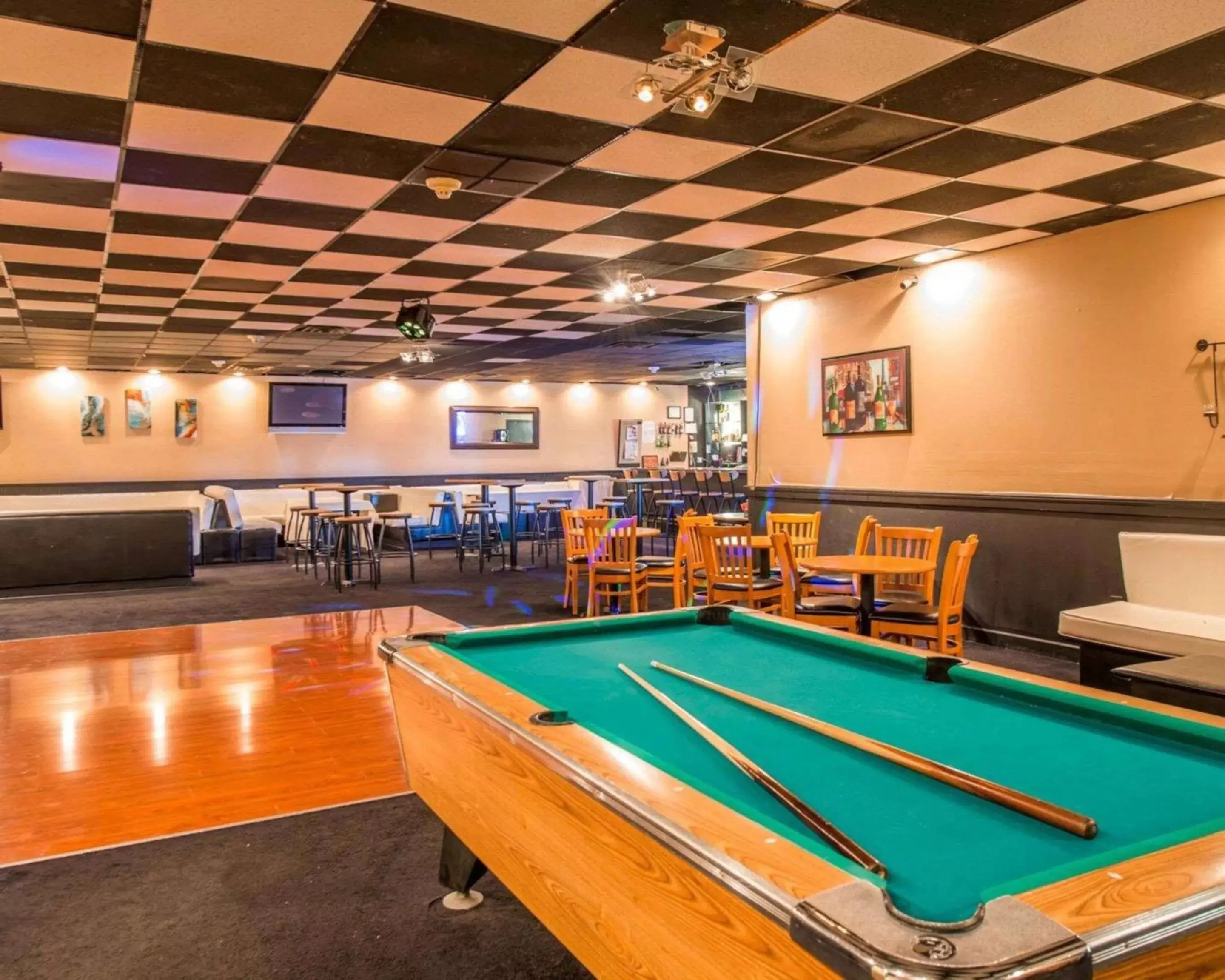 Lounge or bar, Billiards in Clarion Inn and Events Center Pueblo North