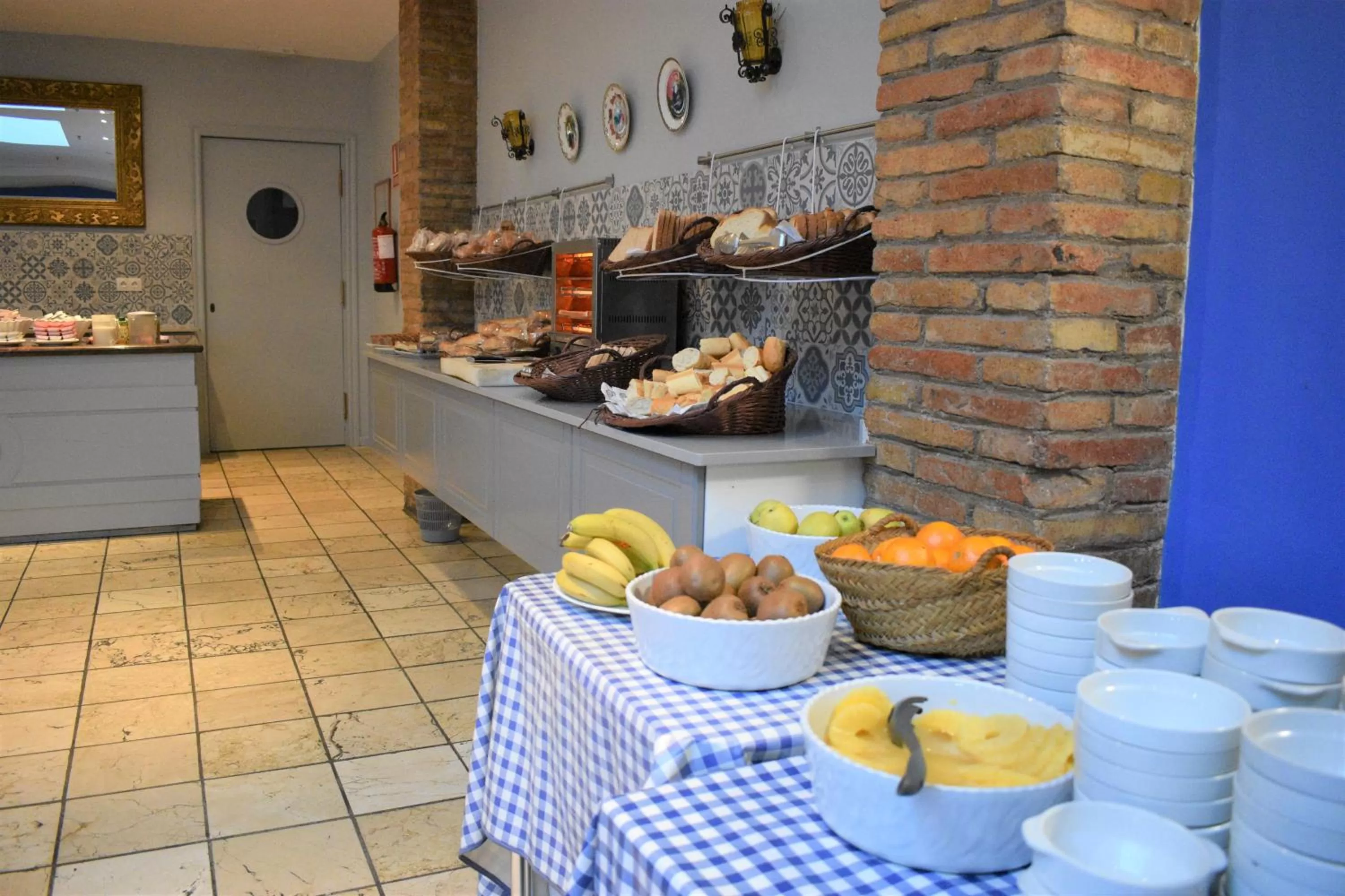 Food and drinks in Ramblas Hotel