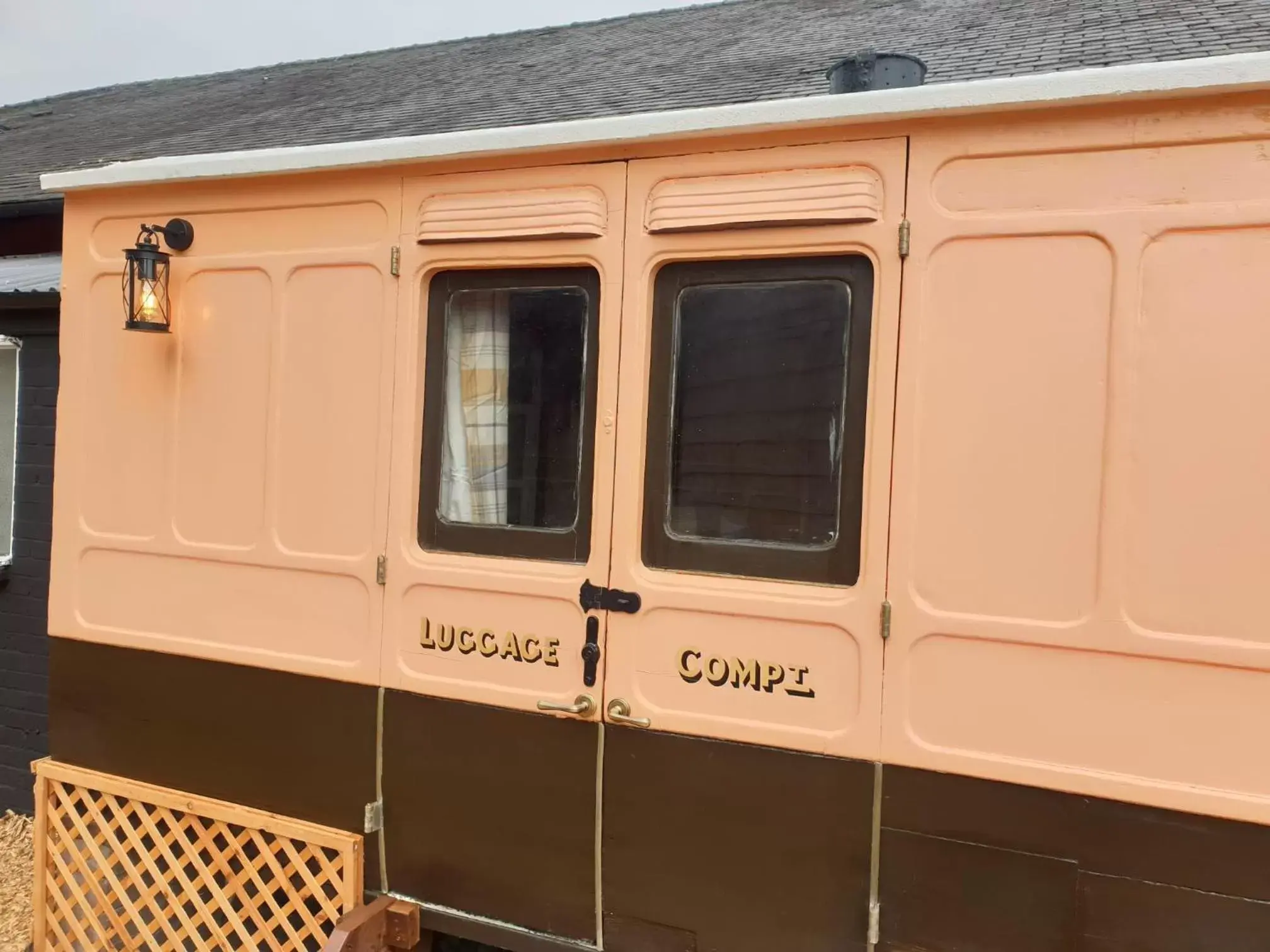 Railway Carriage in Stonehenge Inn & Shepherd's Huts