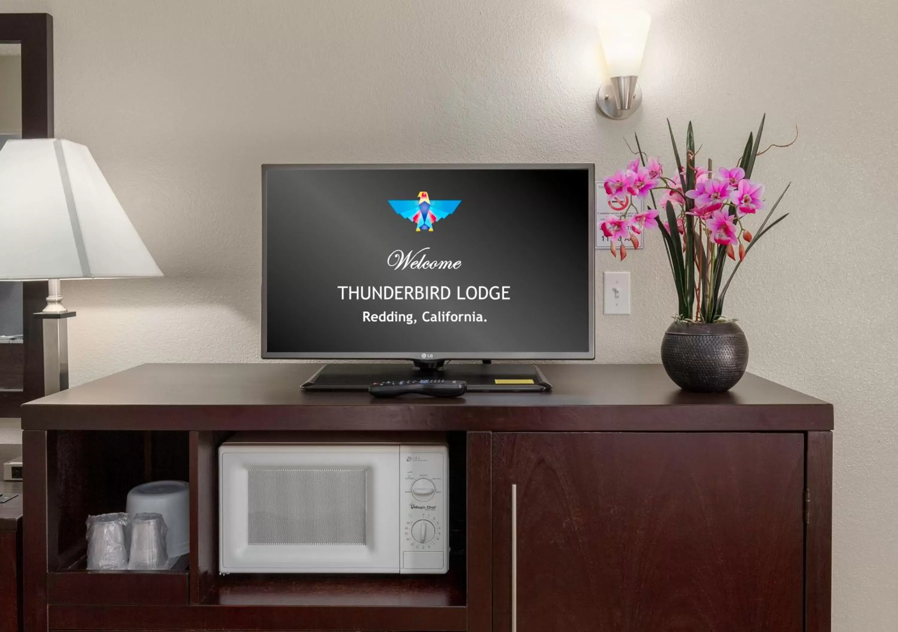 TV and multimedia, TV/Entertainment Center in Thunderbird Lodge