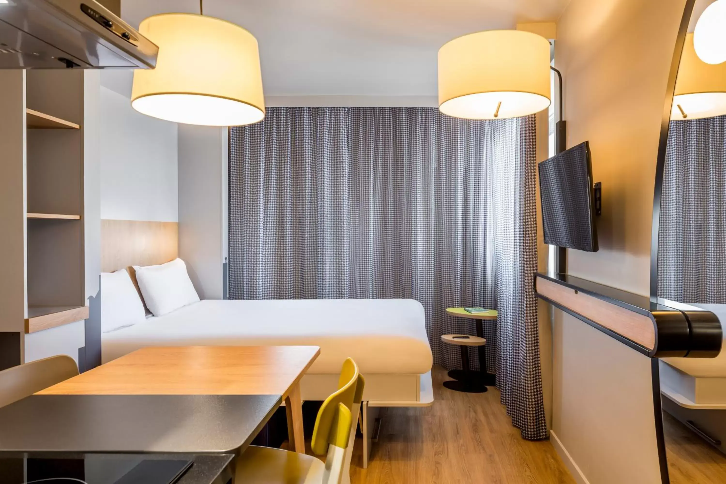 Bedroom, Dining Area in Aparthotel Adagio access Montpellier Centre