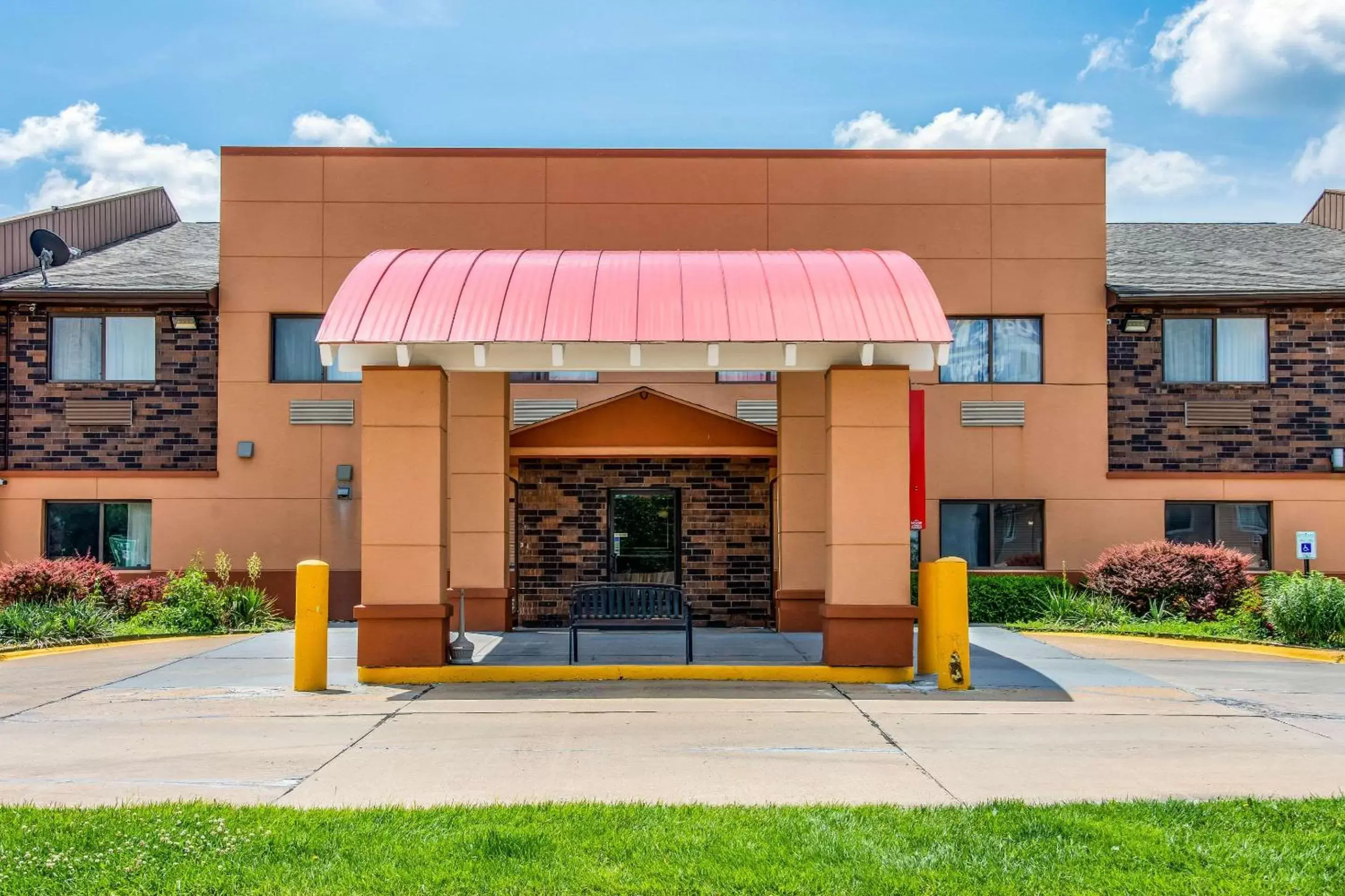 Property Building in Econo Lodge Wanamaker