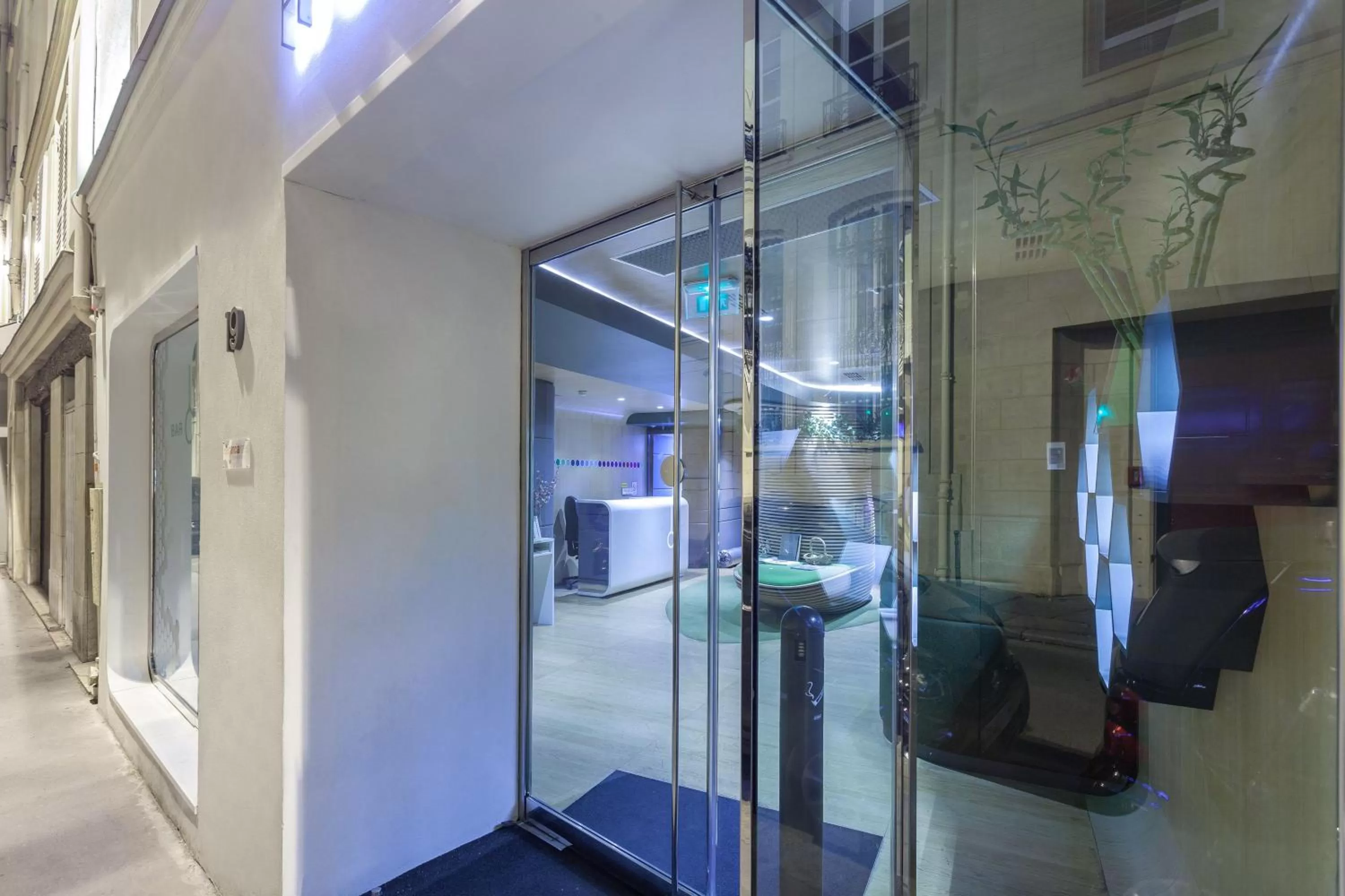 Property building in Hôtel Odyssey