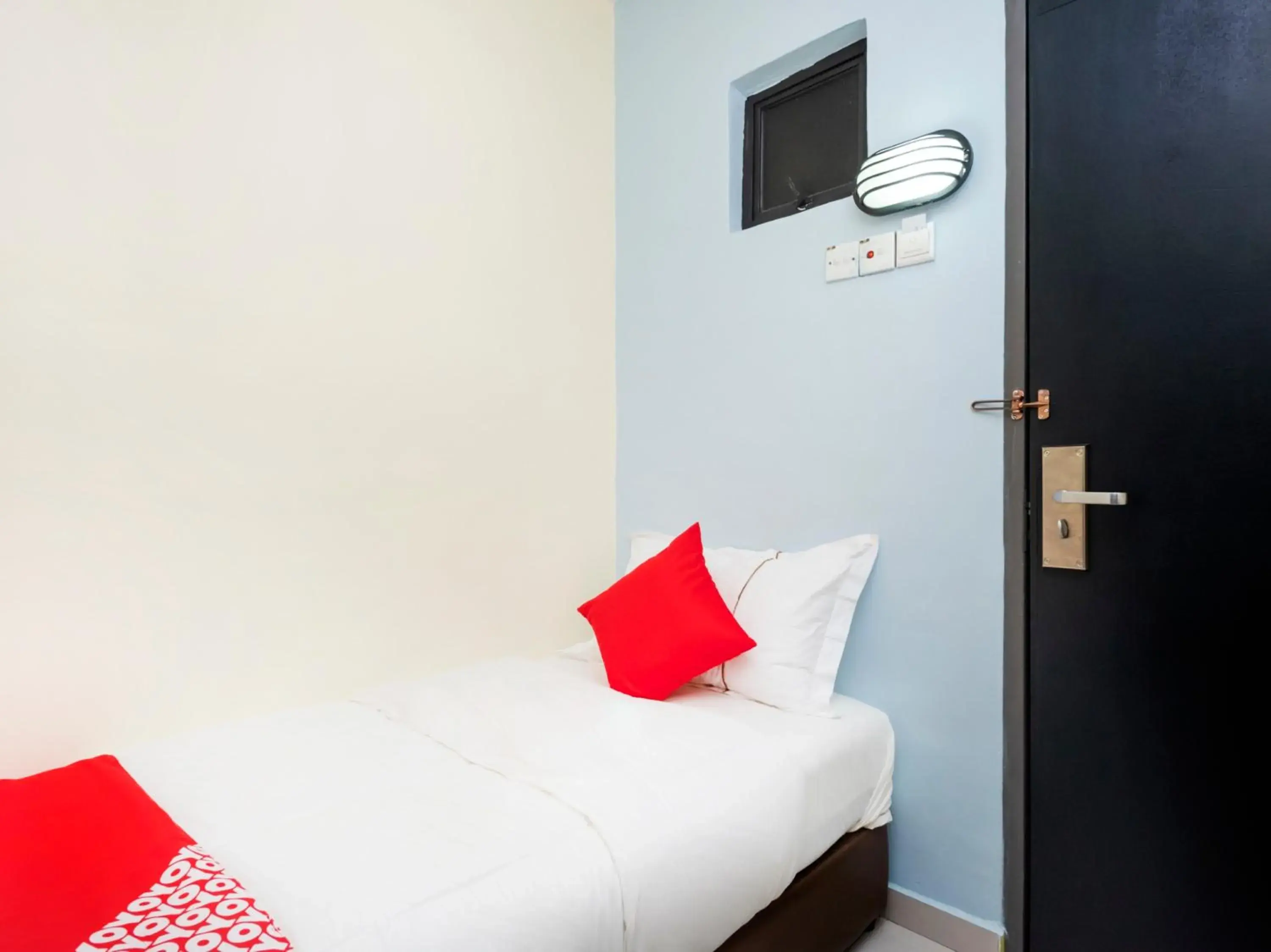Bedroom, Bed in Super OYO 494 EG Hotel