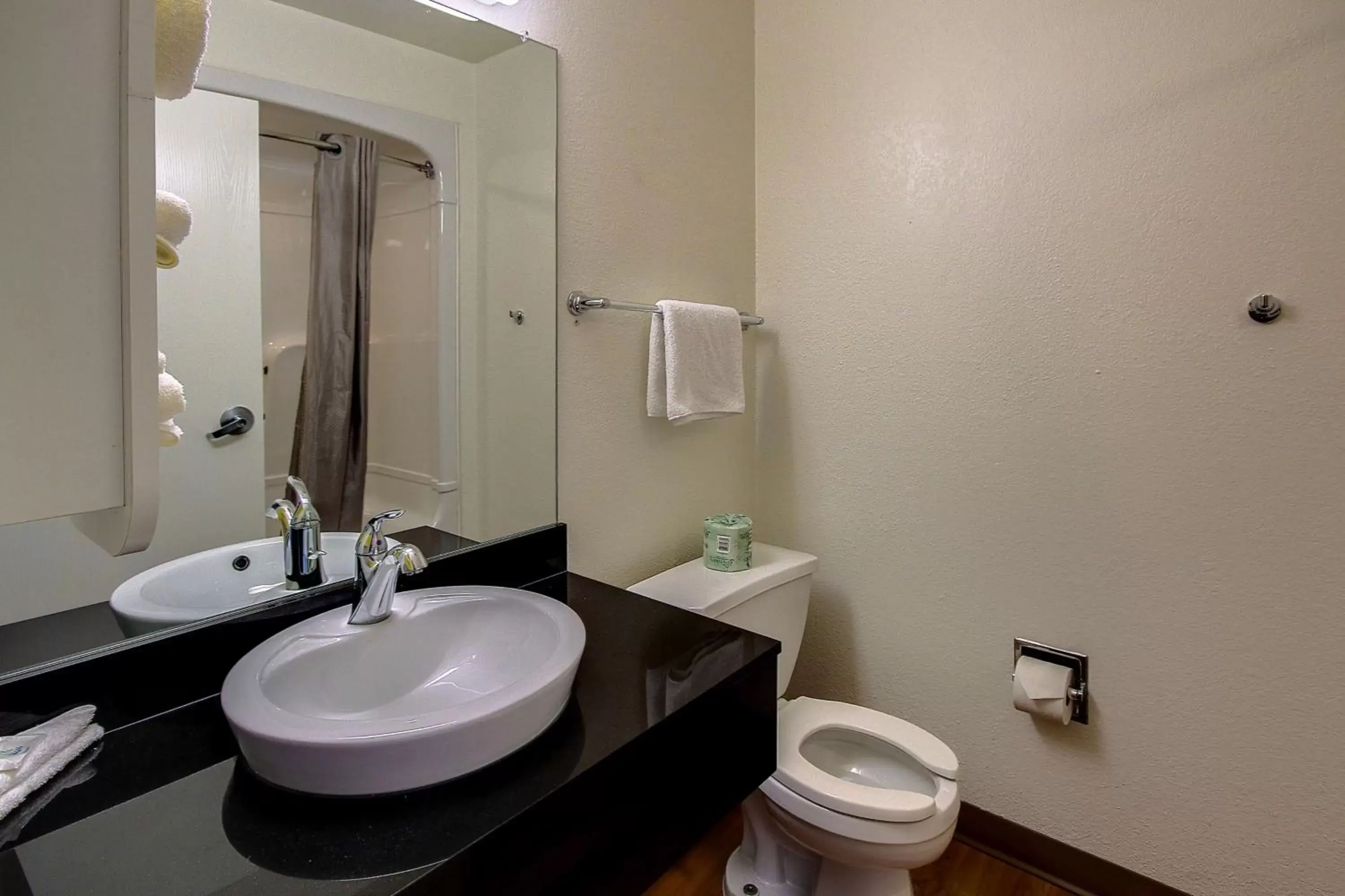 Toilet, Bathroom in Motel 6-King Of Prussia, PA - Philadelphia