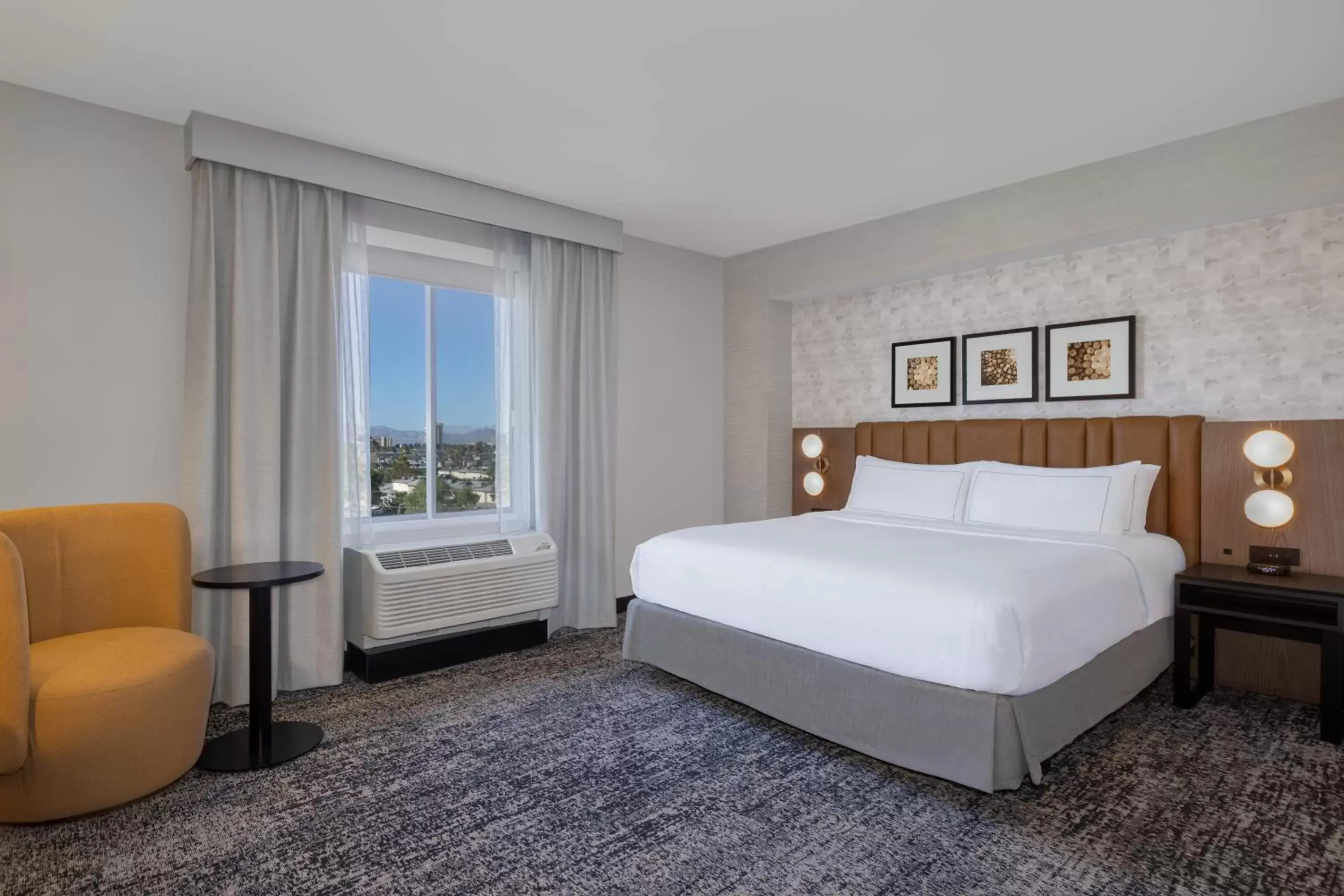 Bed in DoubleTree by Hilton Las Vegas East Flamingo