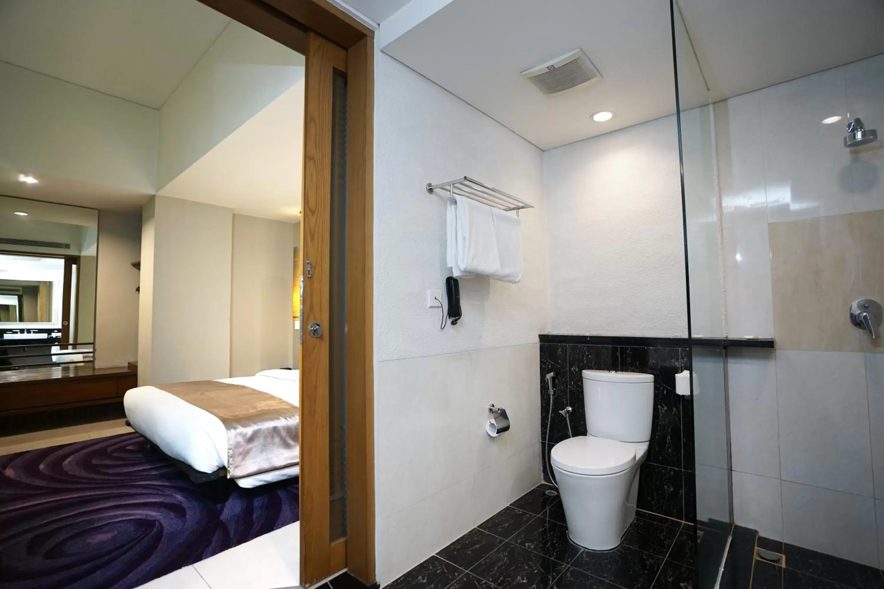 Shower, Bathroom in Holiday Inn Bandung Pasteur, an IHG Hotel