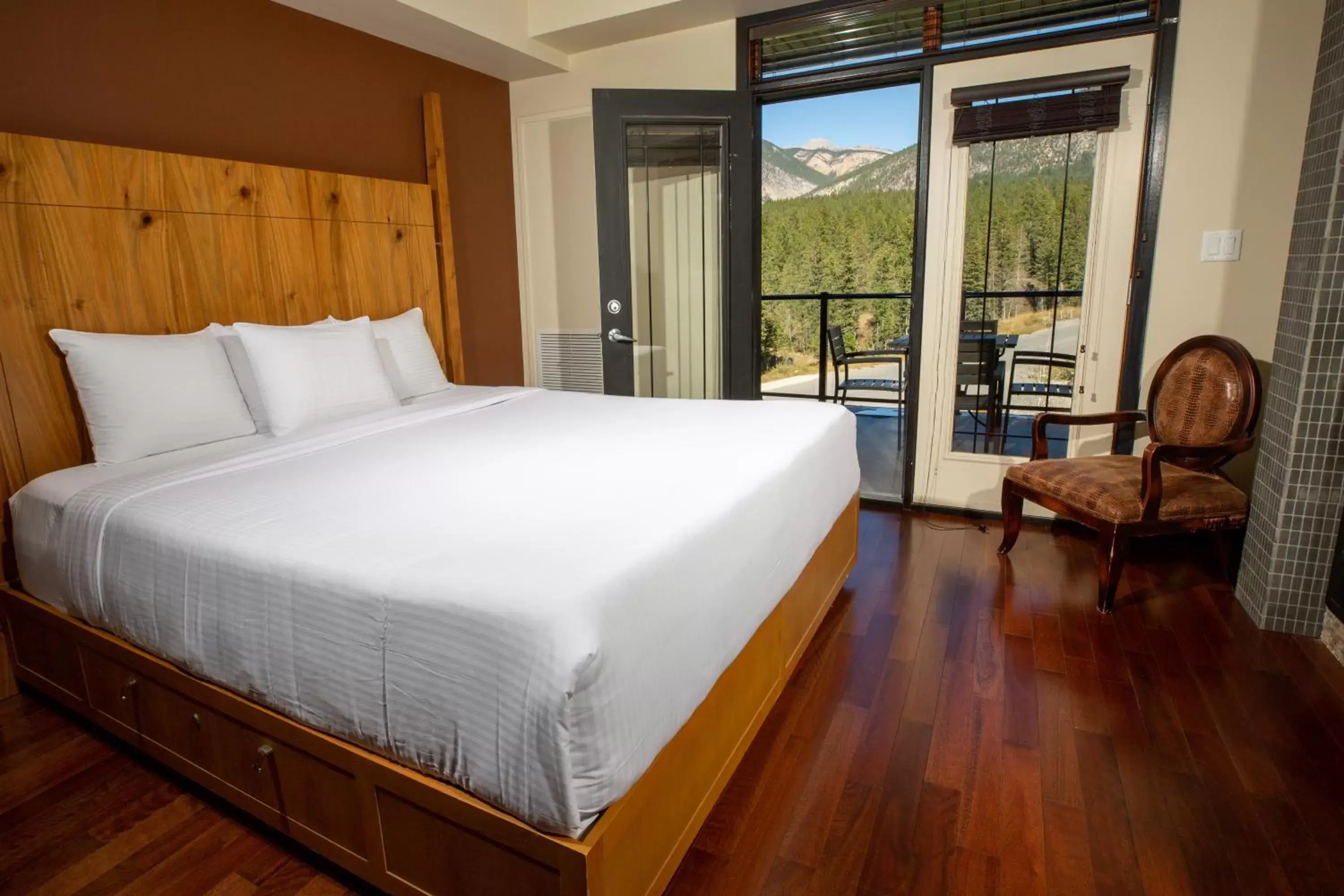 Bedroom, Bed in Copper Point Resort