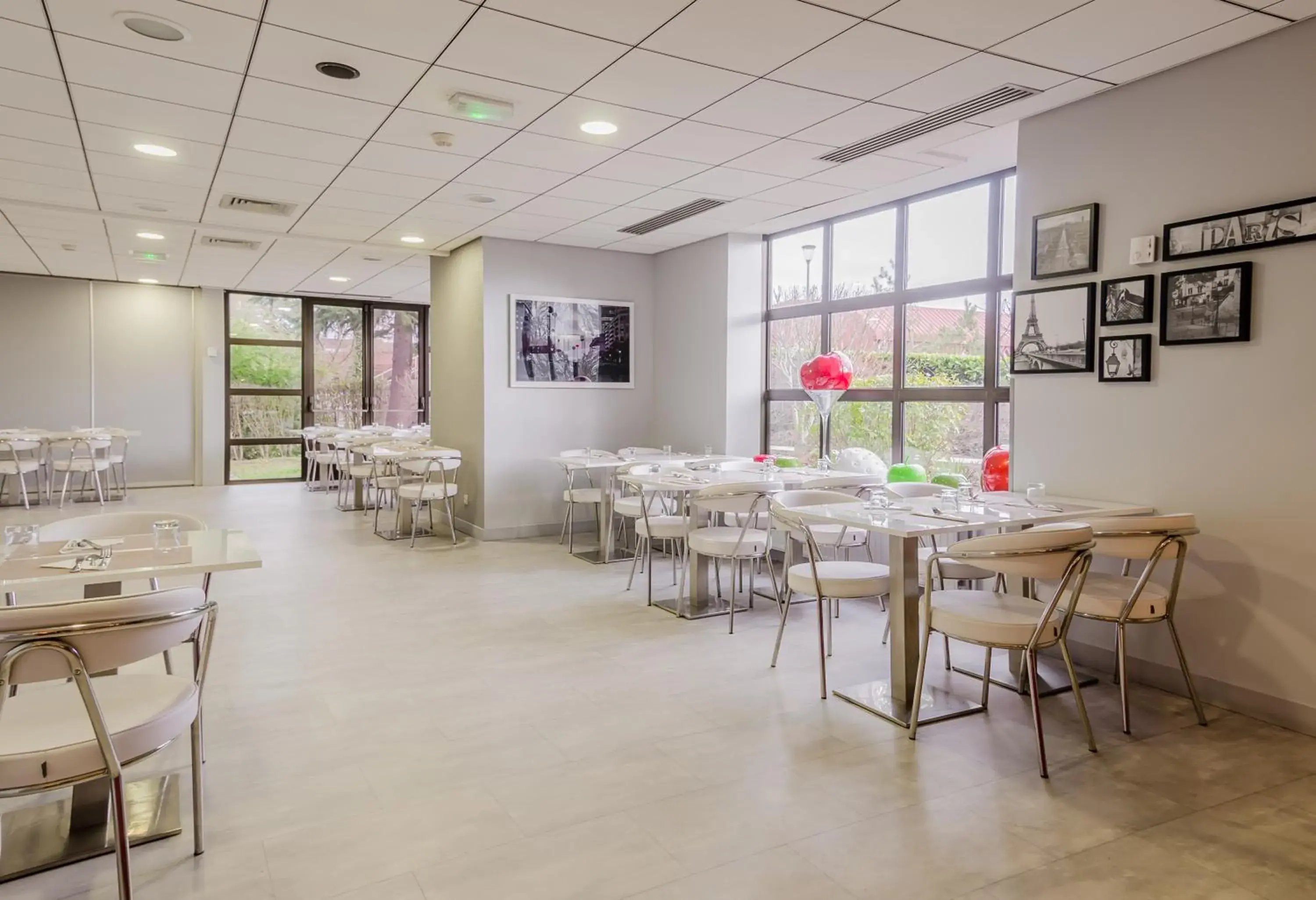 Restaurant/Places to Eat in Mercure Cergy Pontoise Centre