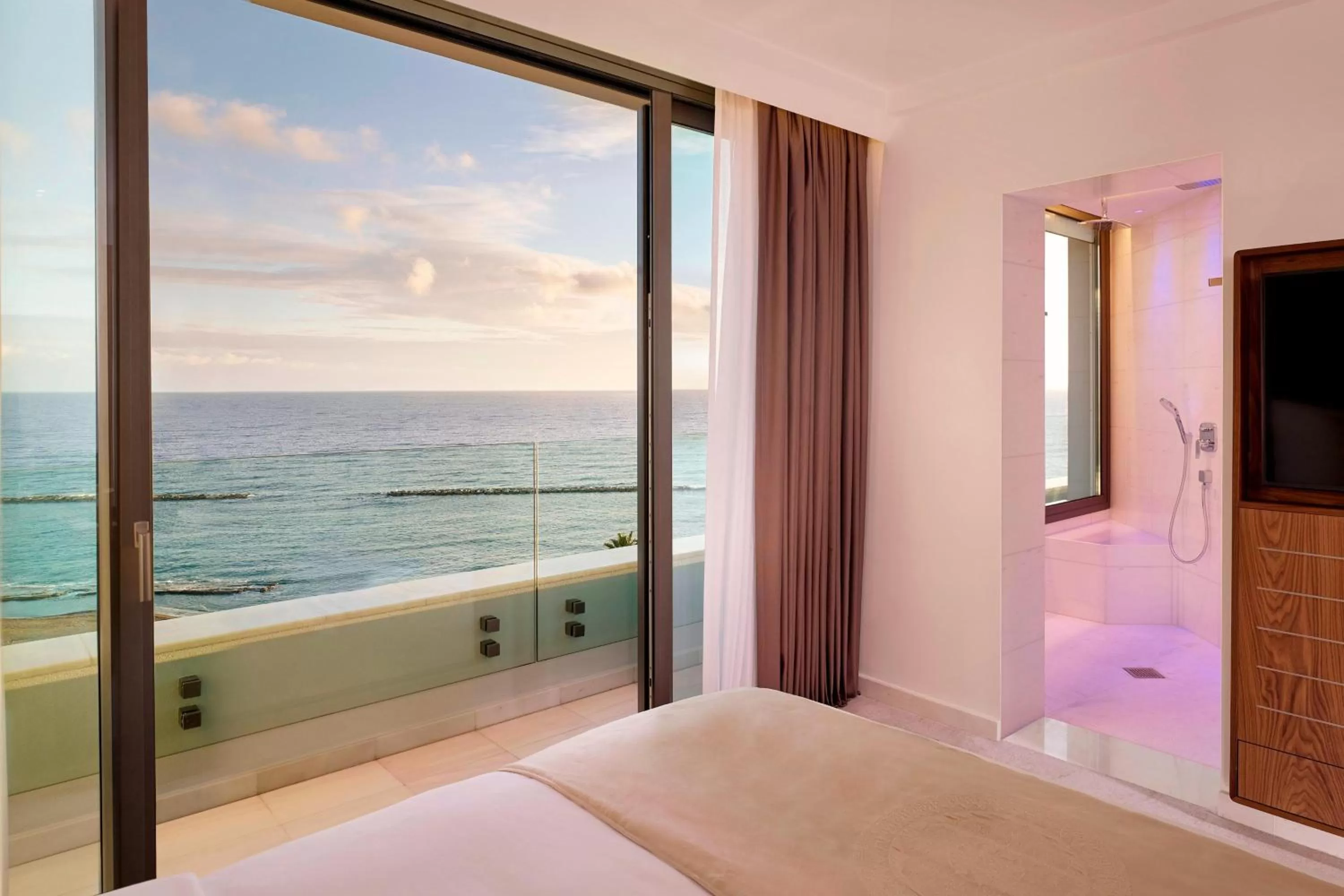 Bedroom, Bed in Parklane, a Luxury Collection Resort & Spa, Limassol