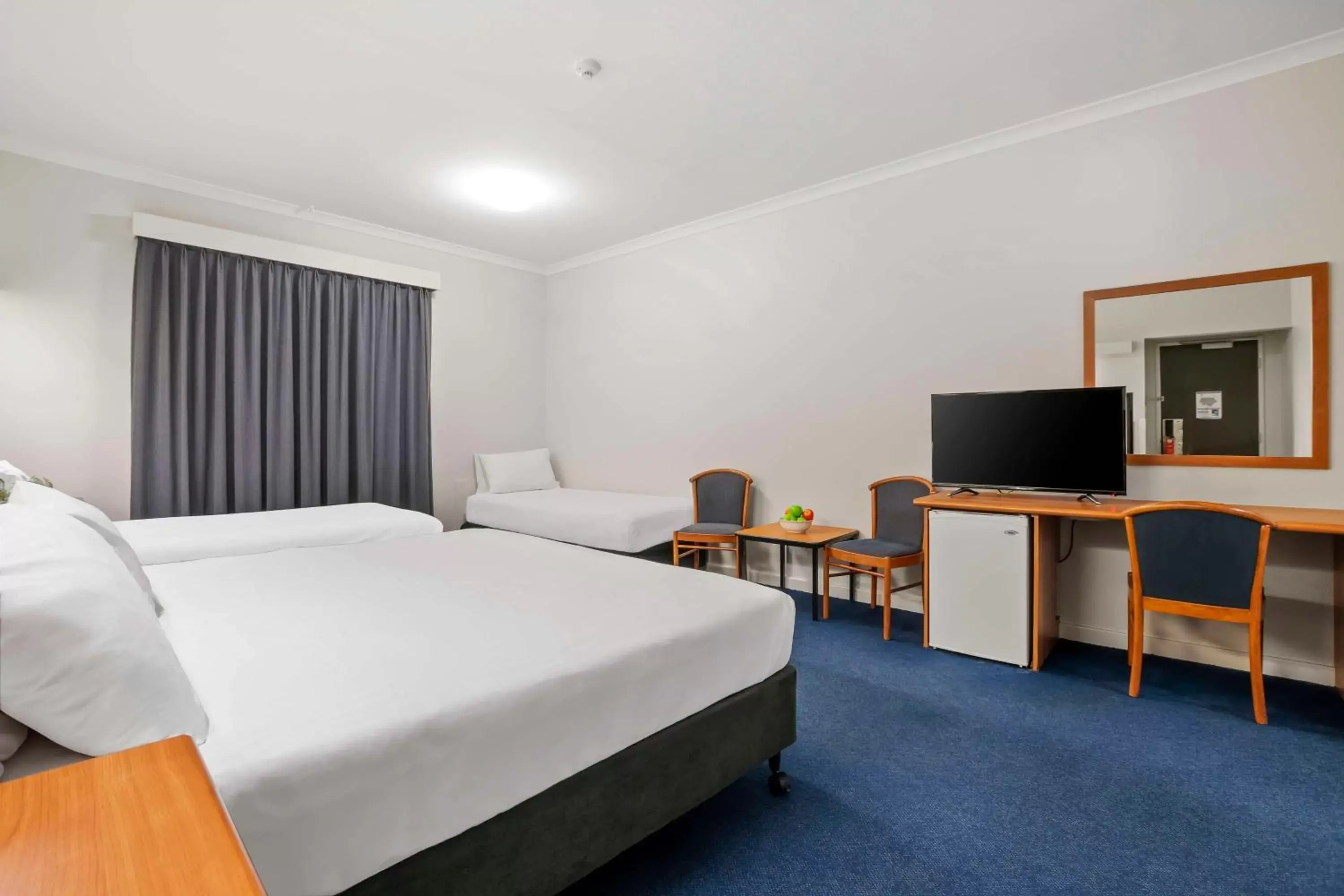 Bedroom, Bed in Metro Hotel Perth City