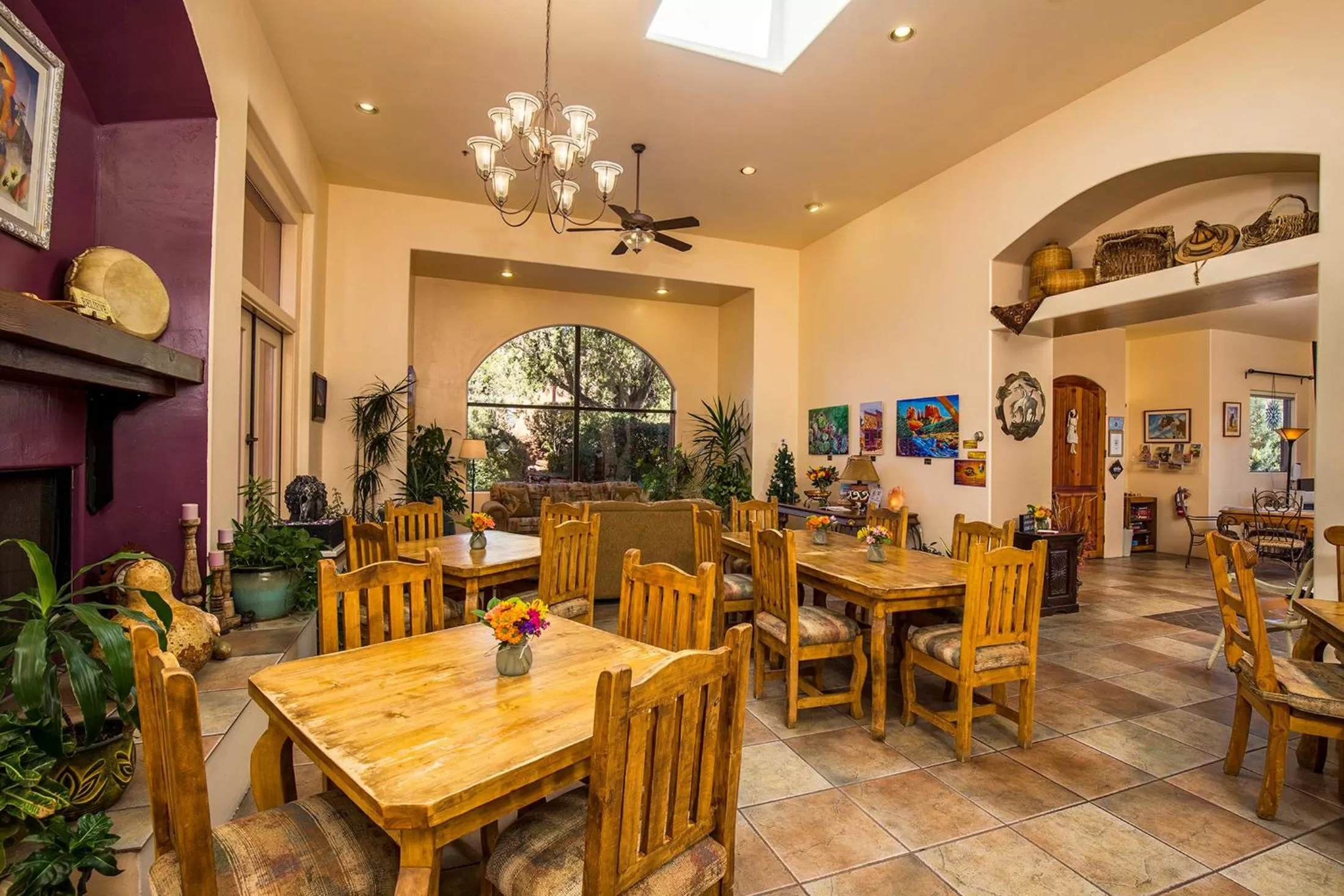 Communal lounge/ TV room, Restaurant/Places to Eat in Alma De Sedona Inn B&B