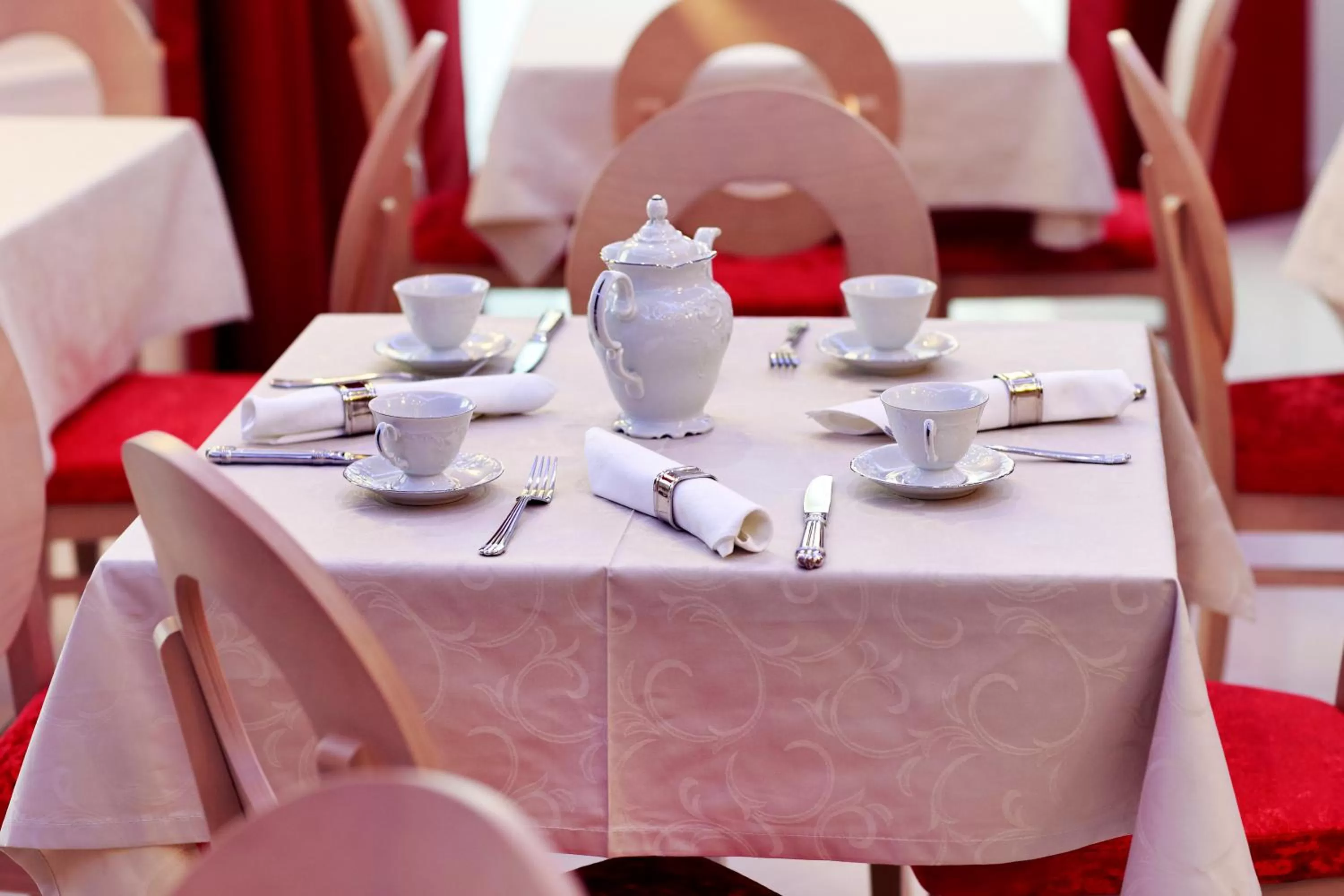 Restaurant/places to eat in Hotel Raca