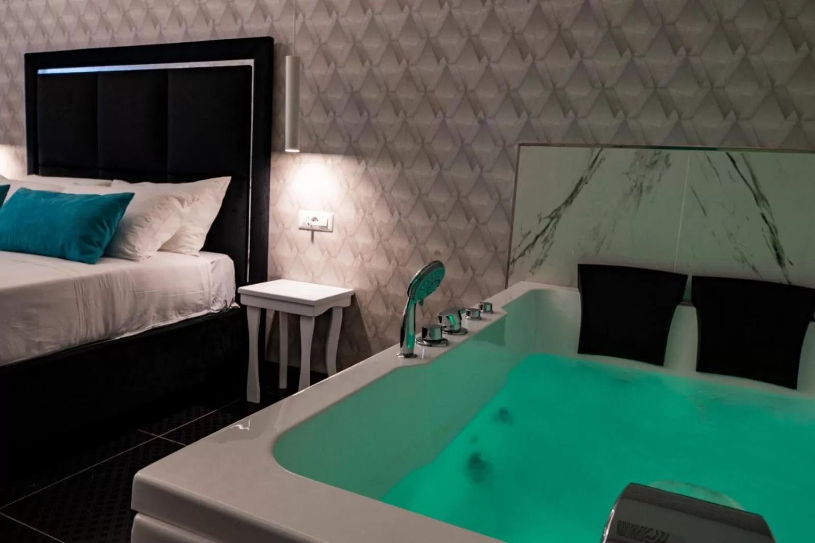 Hot Tub, Bed in Sole Luxury Bed and Breakfast