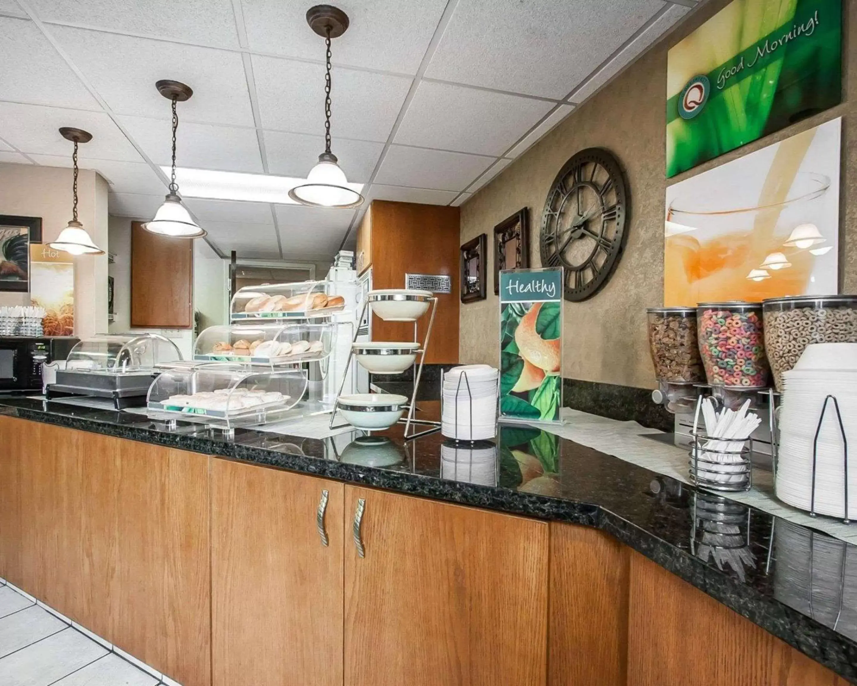 Restaurant/Places to Eat in Quality Inn & Suites North Springfield