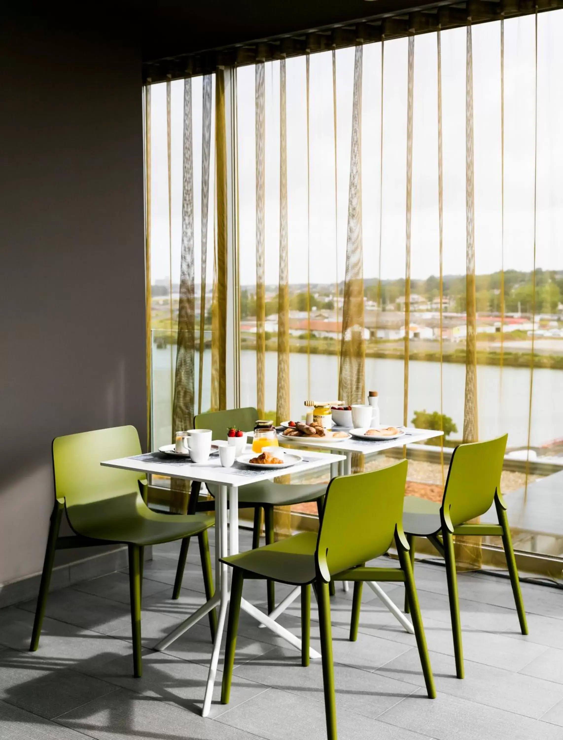 Lounge or bar, Restaurant/Places to Eat in Okko Hotels Bayonne Centre