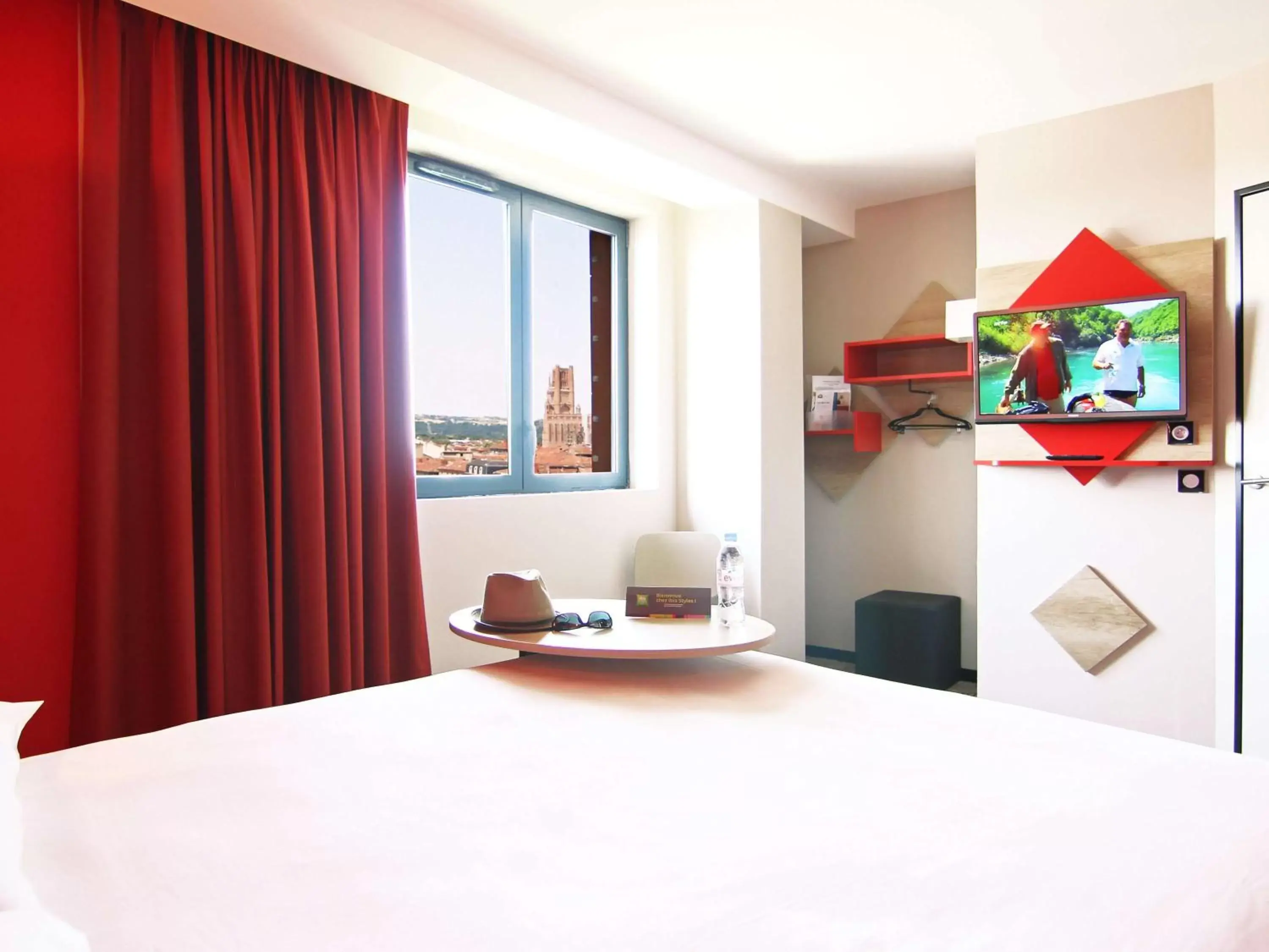 Photo of the whole room, Bed in ibis styles Albi Centre Le Theatro