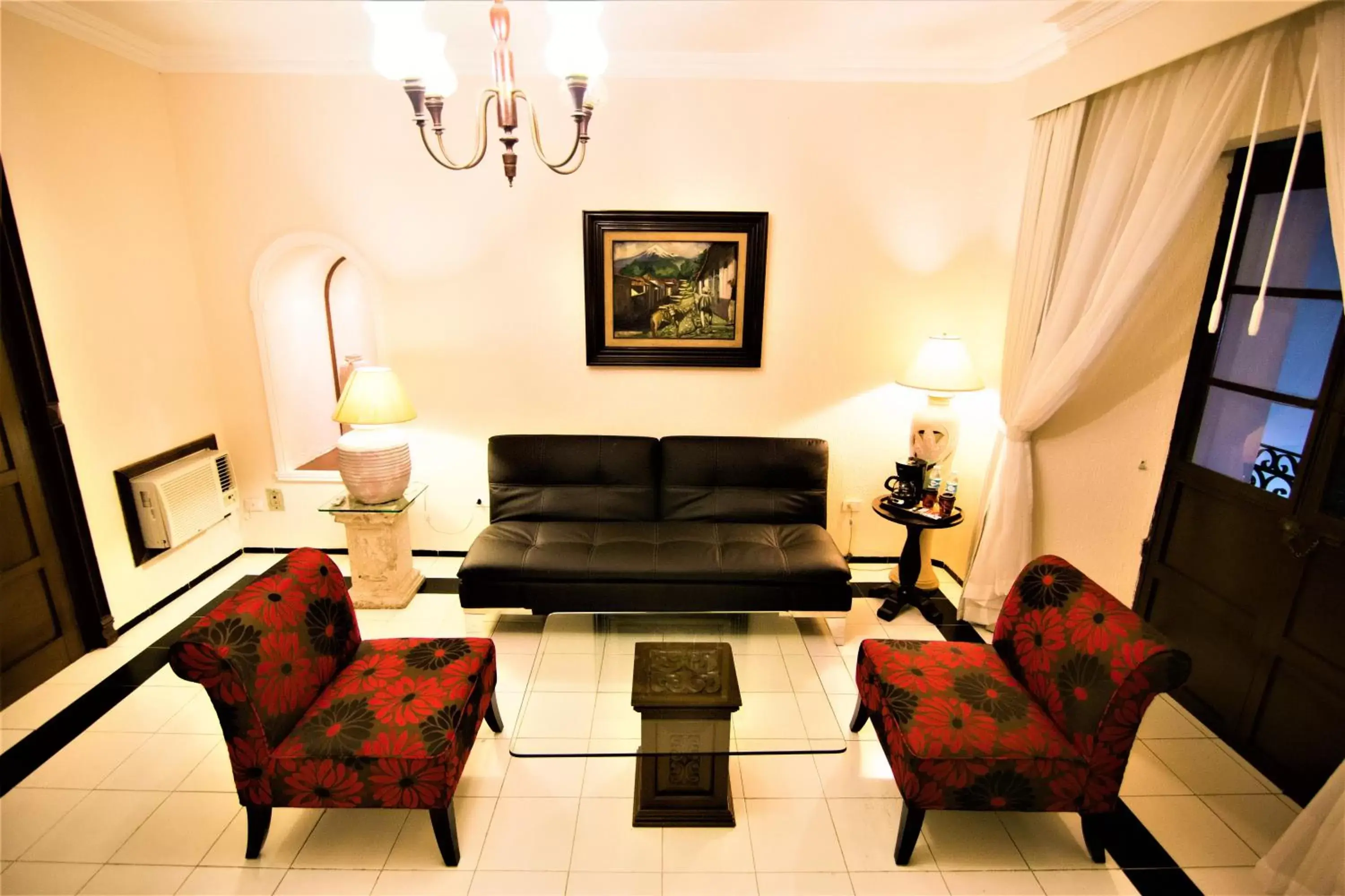Living room, Seating Area in Hotel Caribe Merida Yucatan