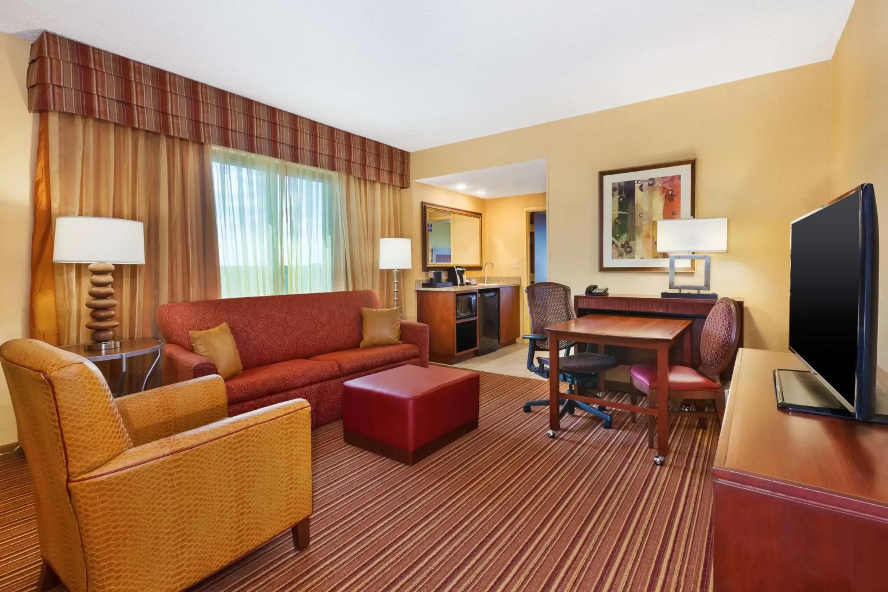 Bedroom, Seating Area in Embassy Suites by Hilton Norman Hotel & Conference Center