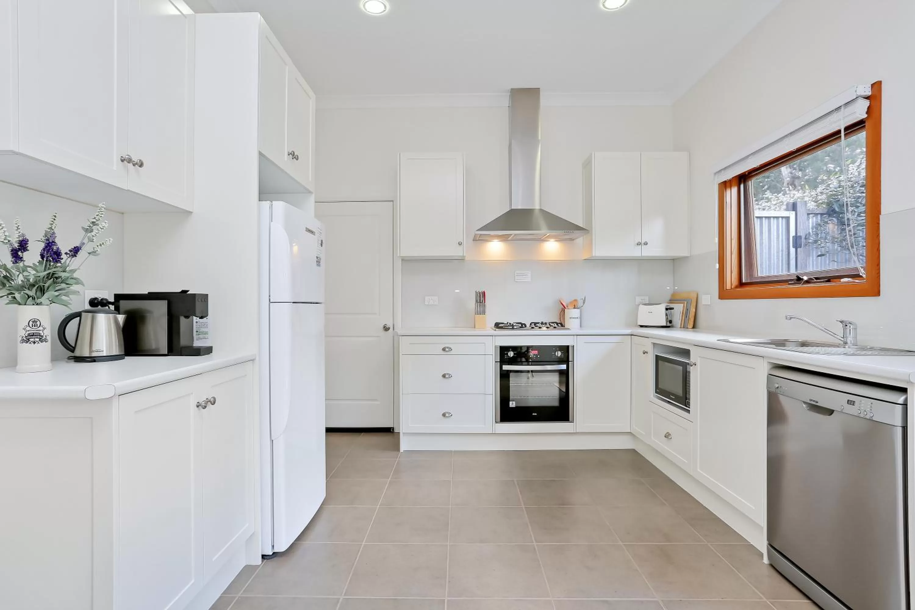 Kitchen or kitchenette in Seascape Retreat