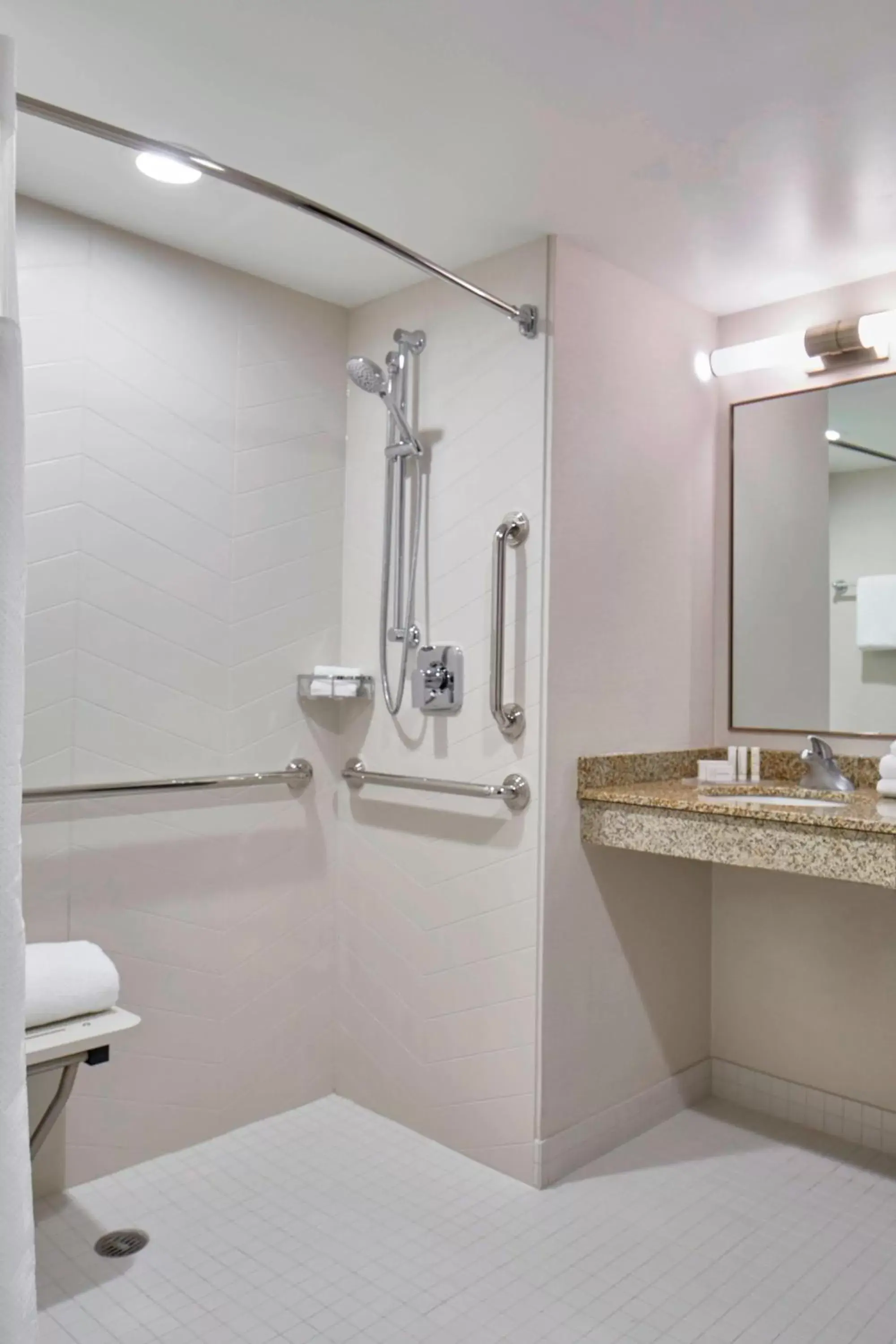 Bathroom in Fairfield Inn & Suites by Marriott Albany Airport