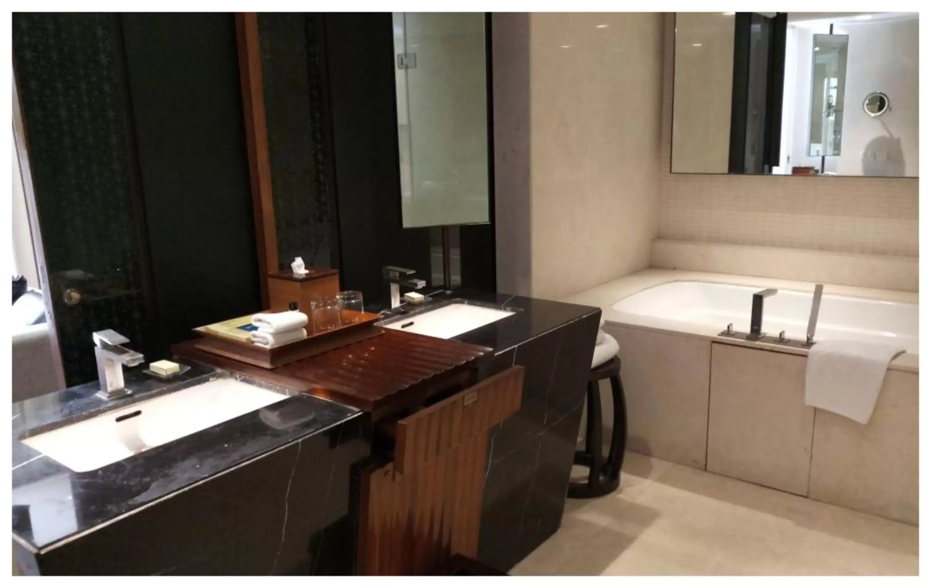 Bathroom in Vivanta Surajkund, NCR