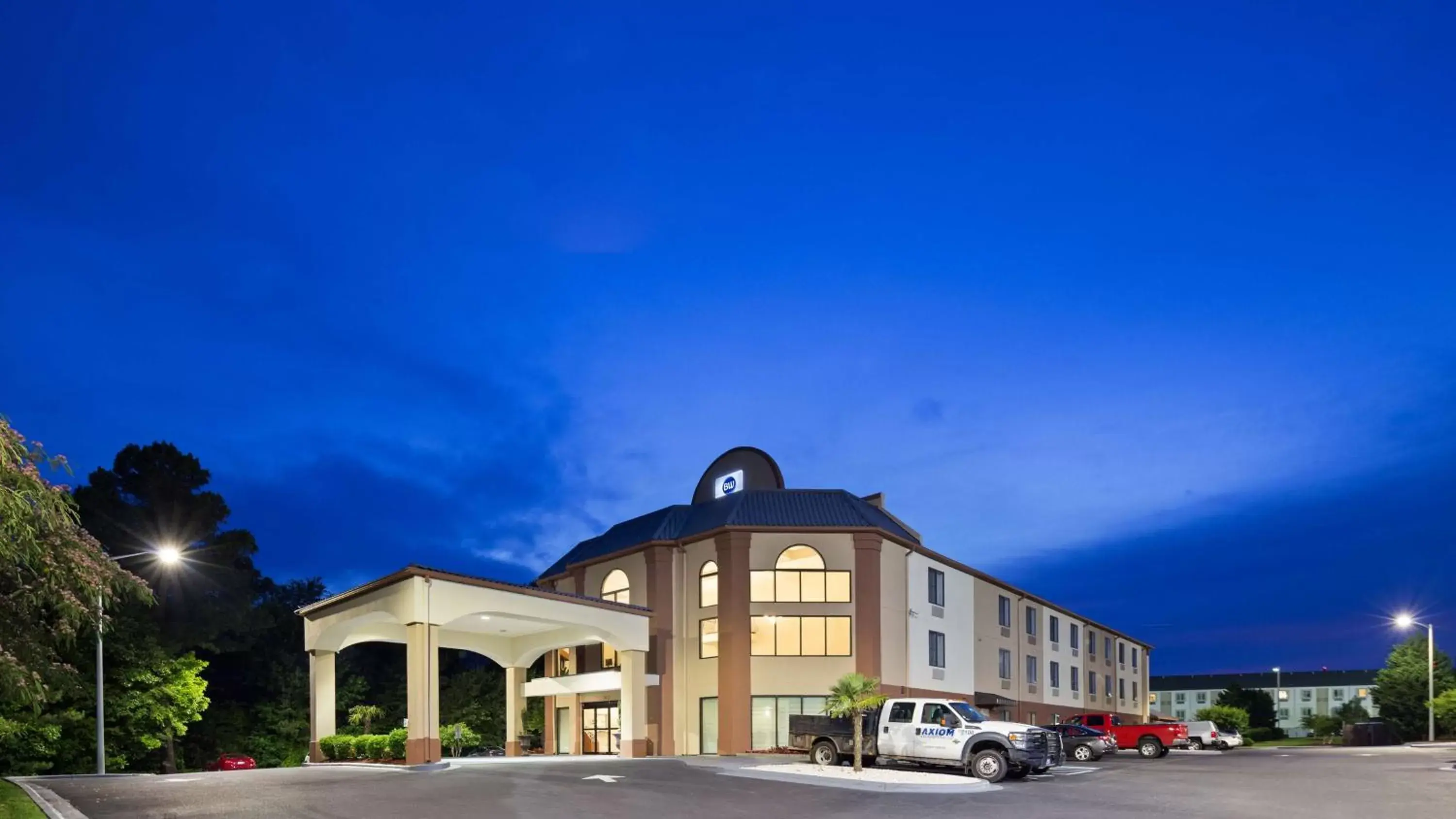 Property Building in Best Western Carowinds