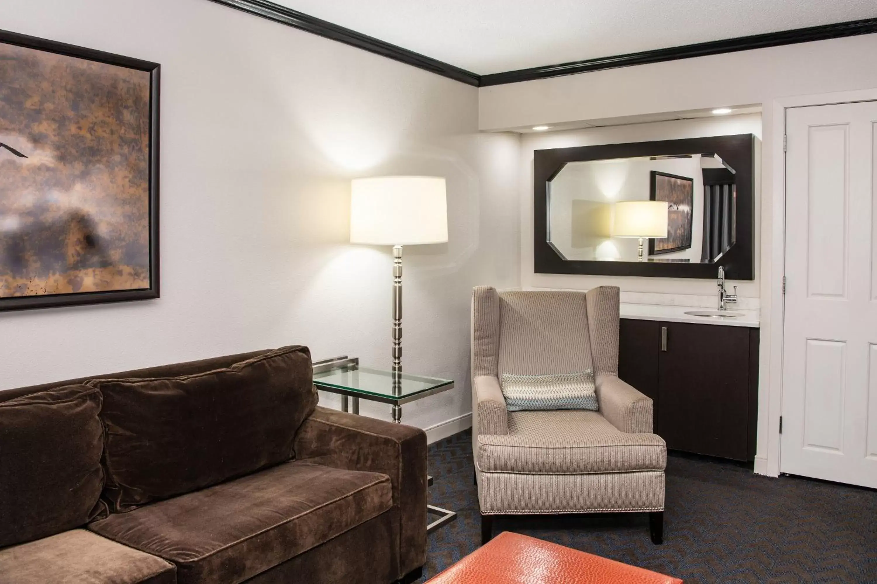 Bedroom, Seating Area in Sheraton Minneapolis West Hotel