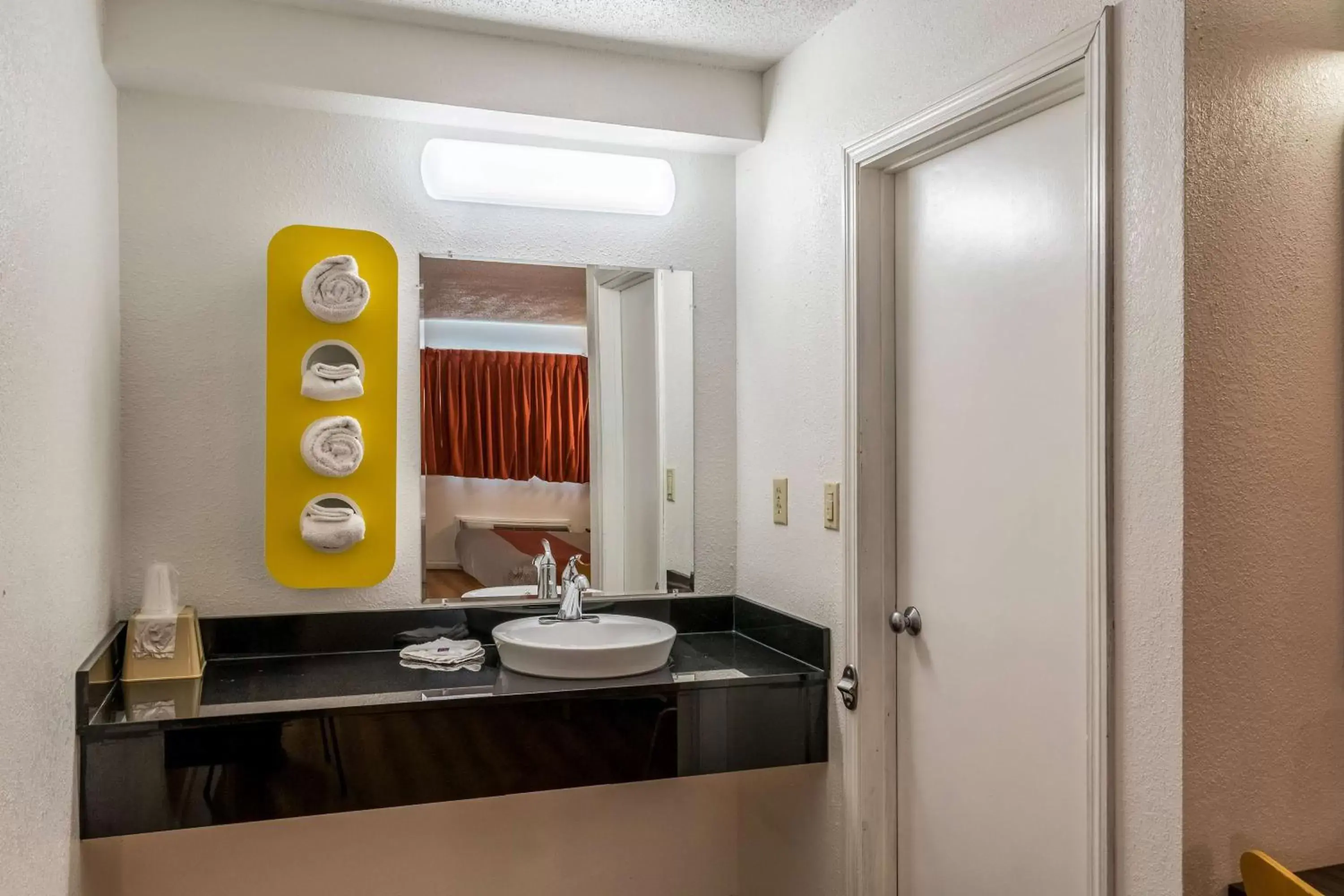 King Room - Non-Smoking in Motel 6 Florence, KY - Cincinnati Airport King Room - Non-Smoking in Motel 6 Florence, KY - Cincinnati Airport