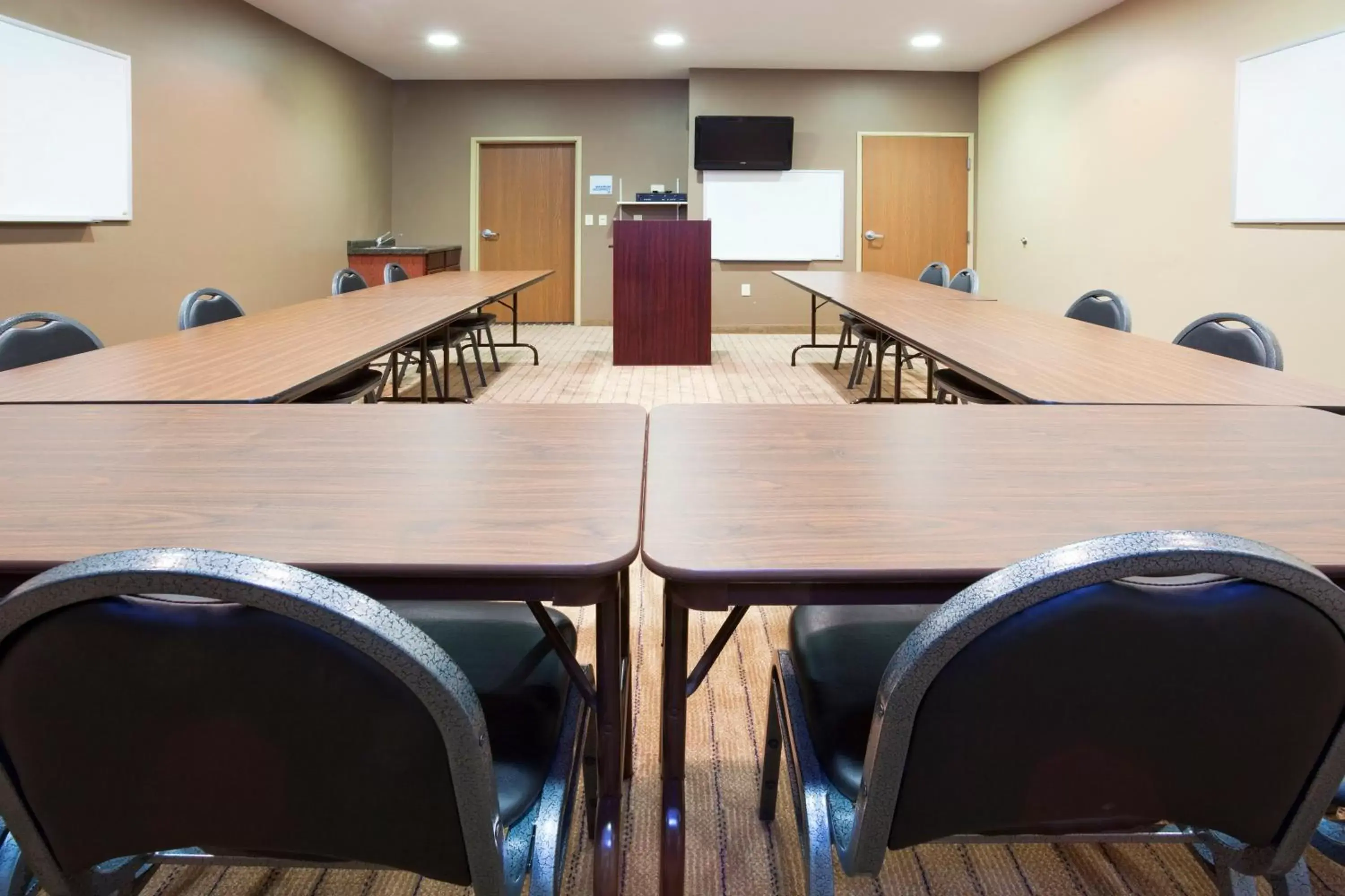 Meeting/conference room in Holiday Inn Express Devils Lake, an IHG Hotel