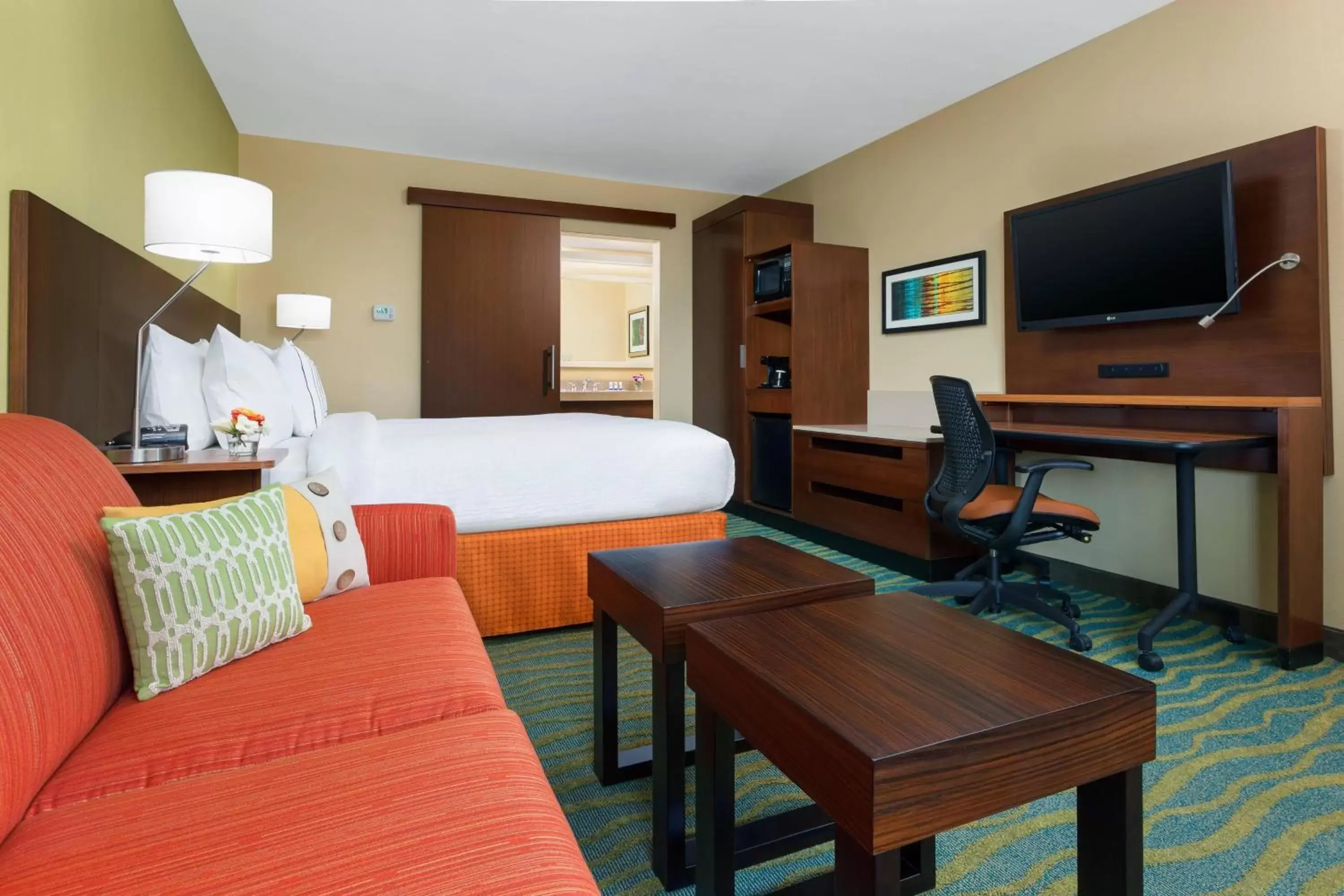 Living room, TV/Entertainment Center in Fairfield Inn & Suites by Marriott Key West at The Keys Collection