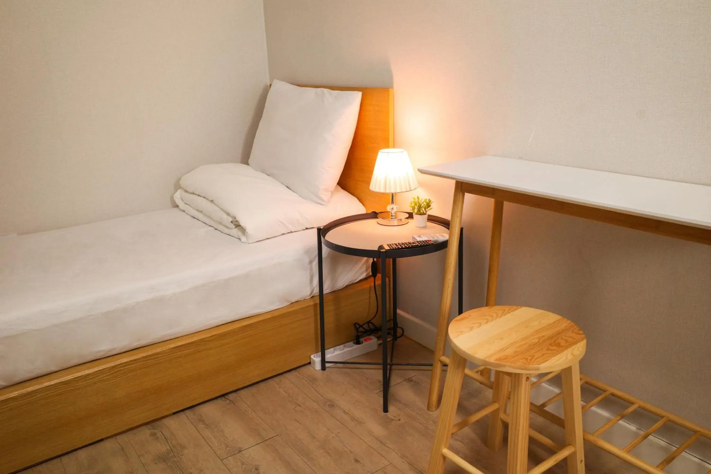 Single Room - single occupancy - No Window in Starria Hostel - Foreigners Only
