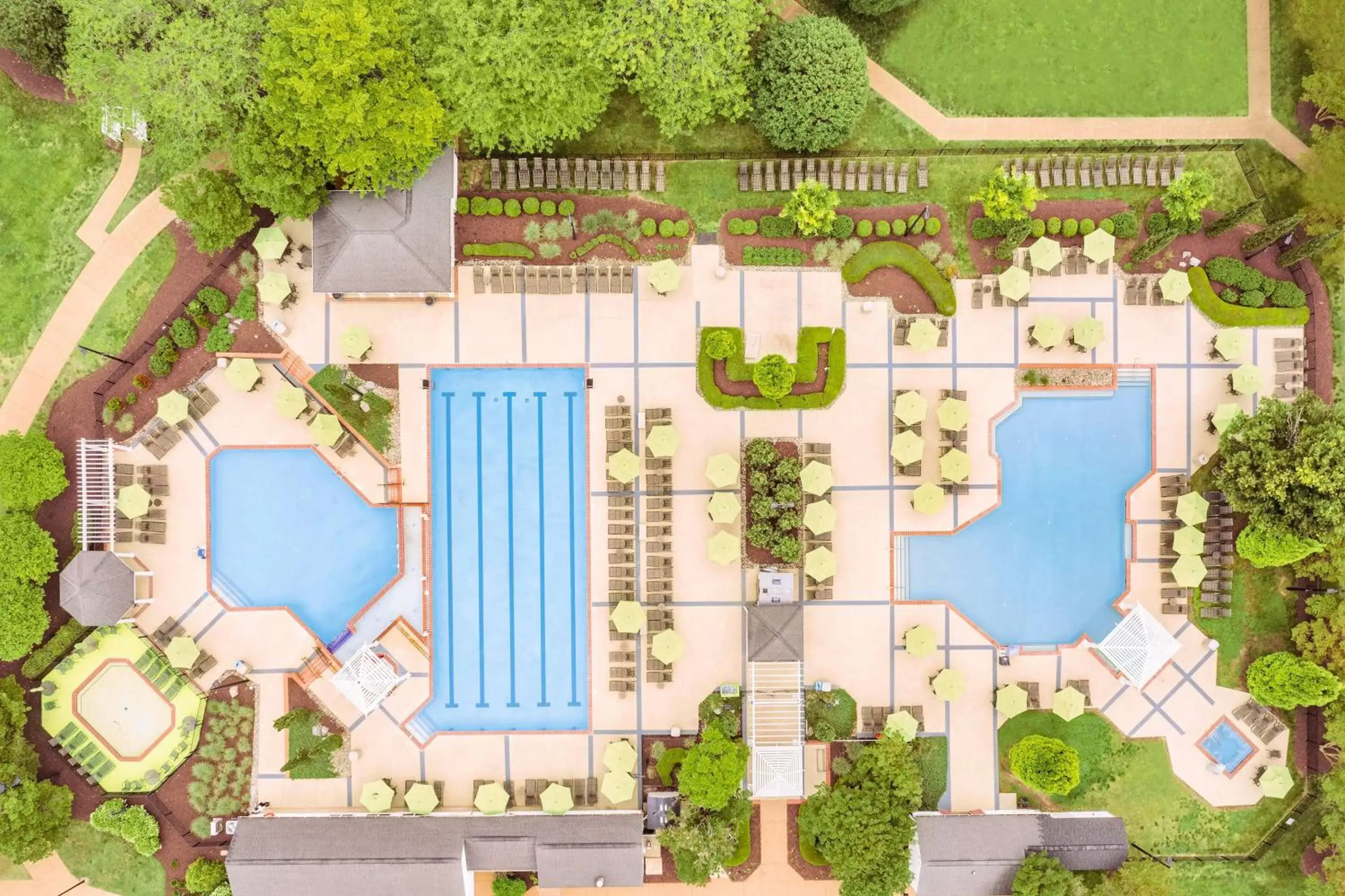 Pool view, Floor Plan in Hilton Vacation Club The Historic Powhatan Williamsburg