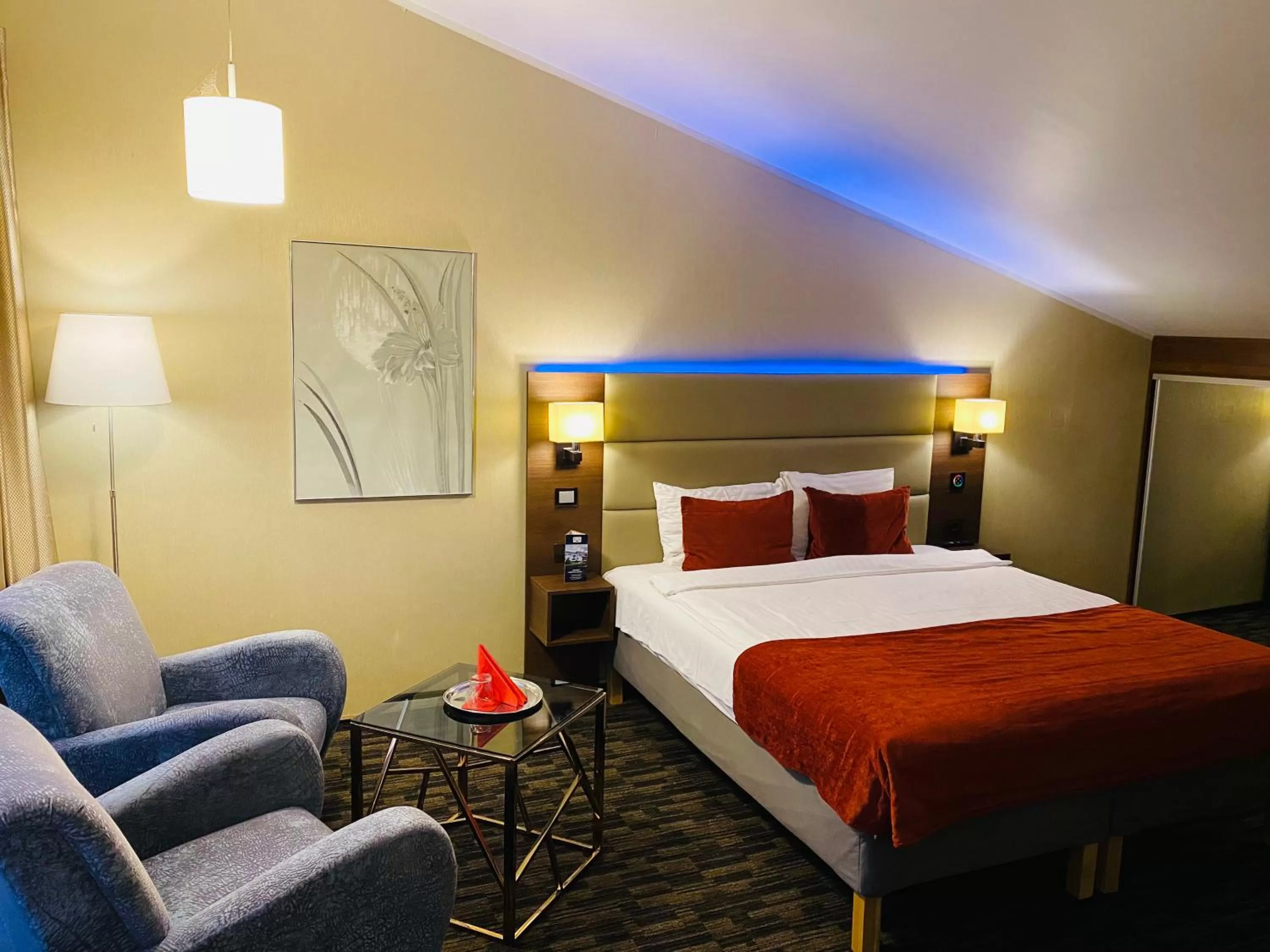 Bedroom, Bed in Olympus Hotel