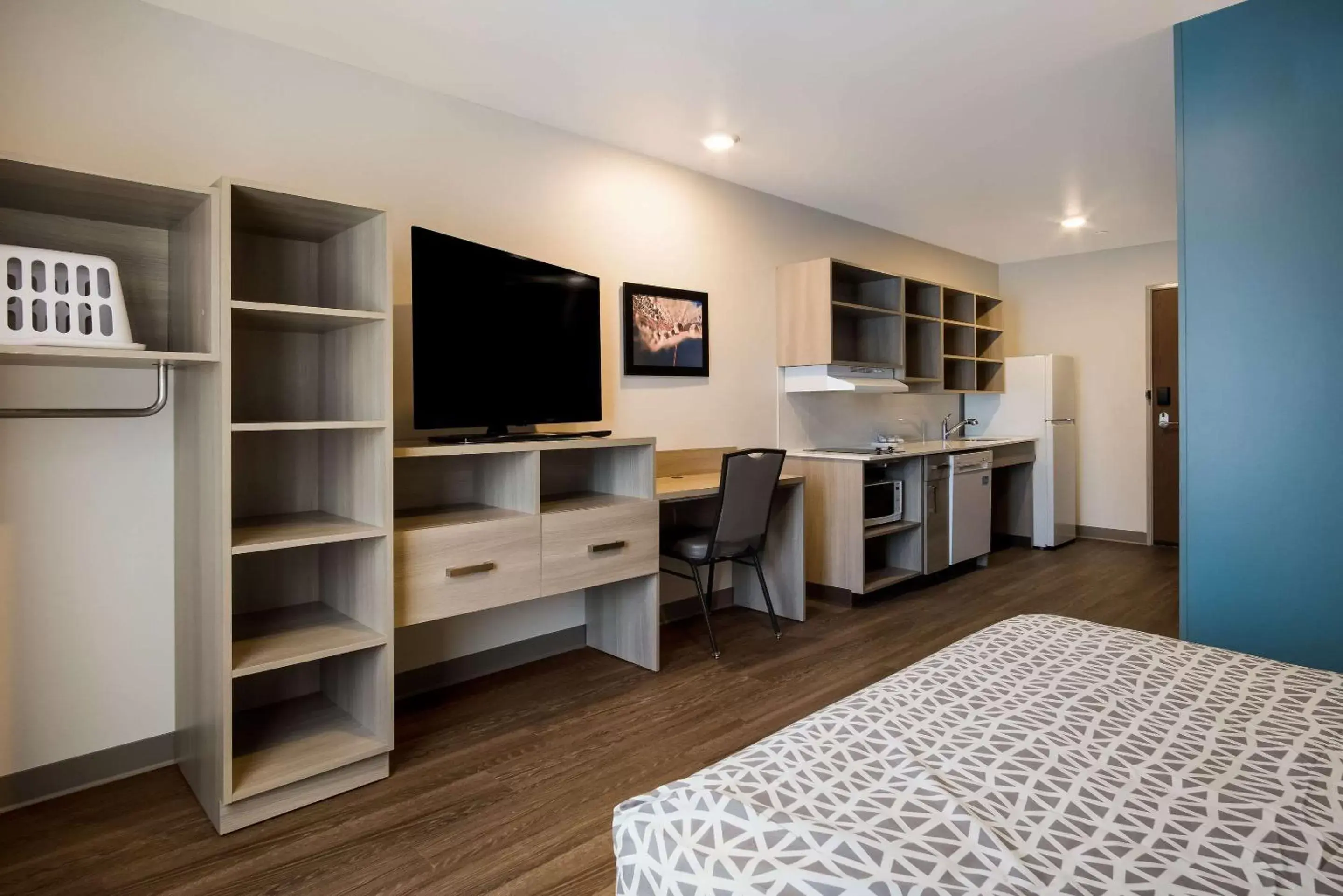 Bedroom, TV/Entertainment Center in WoodSpring Suites Grand Rapids Kentwood
