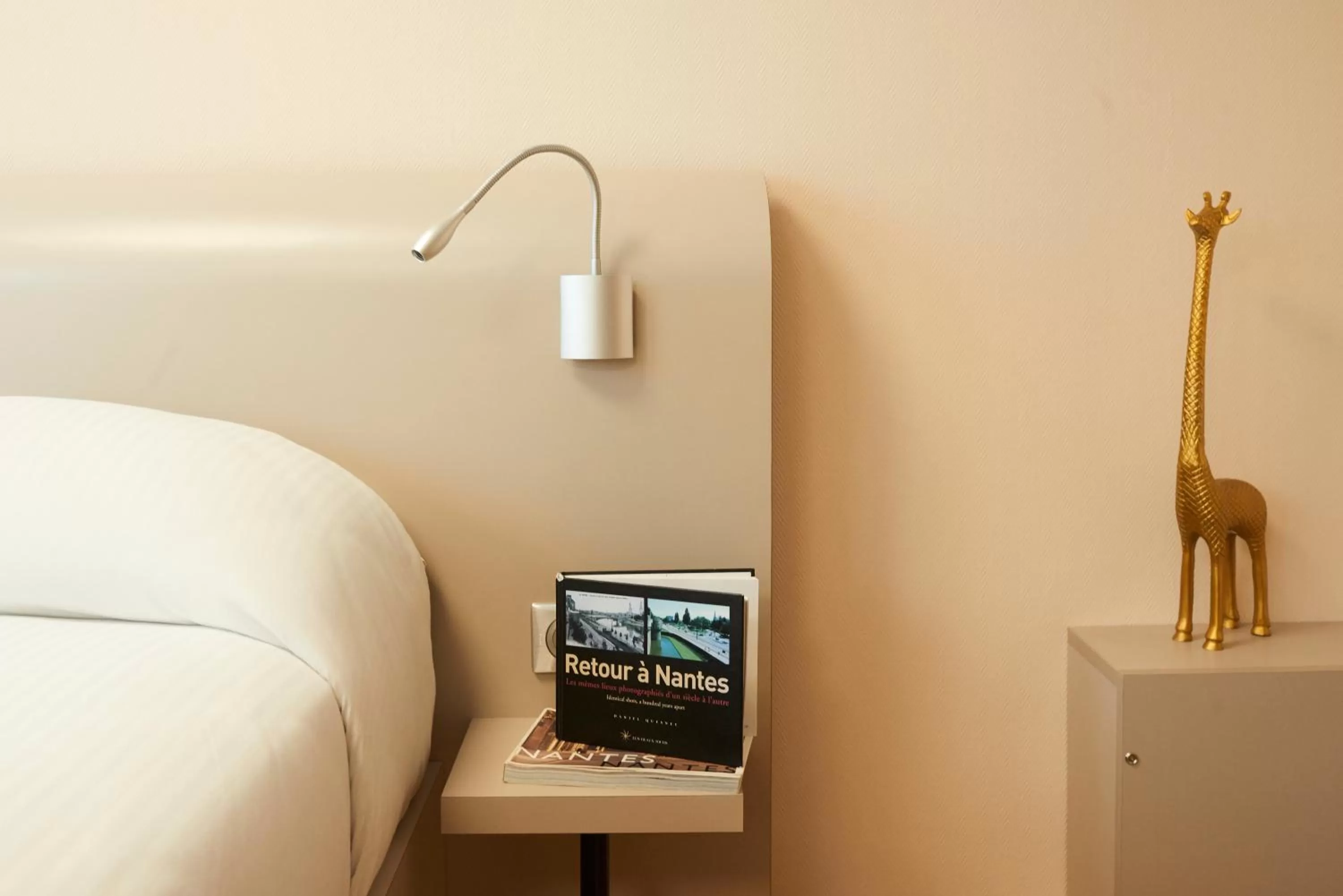 Bed in Hotel Le Petit Duquesne