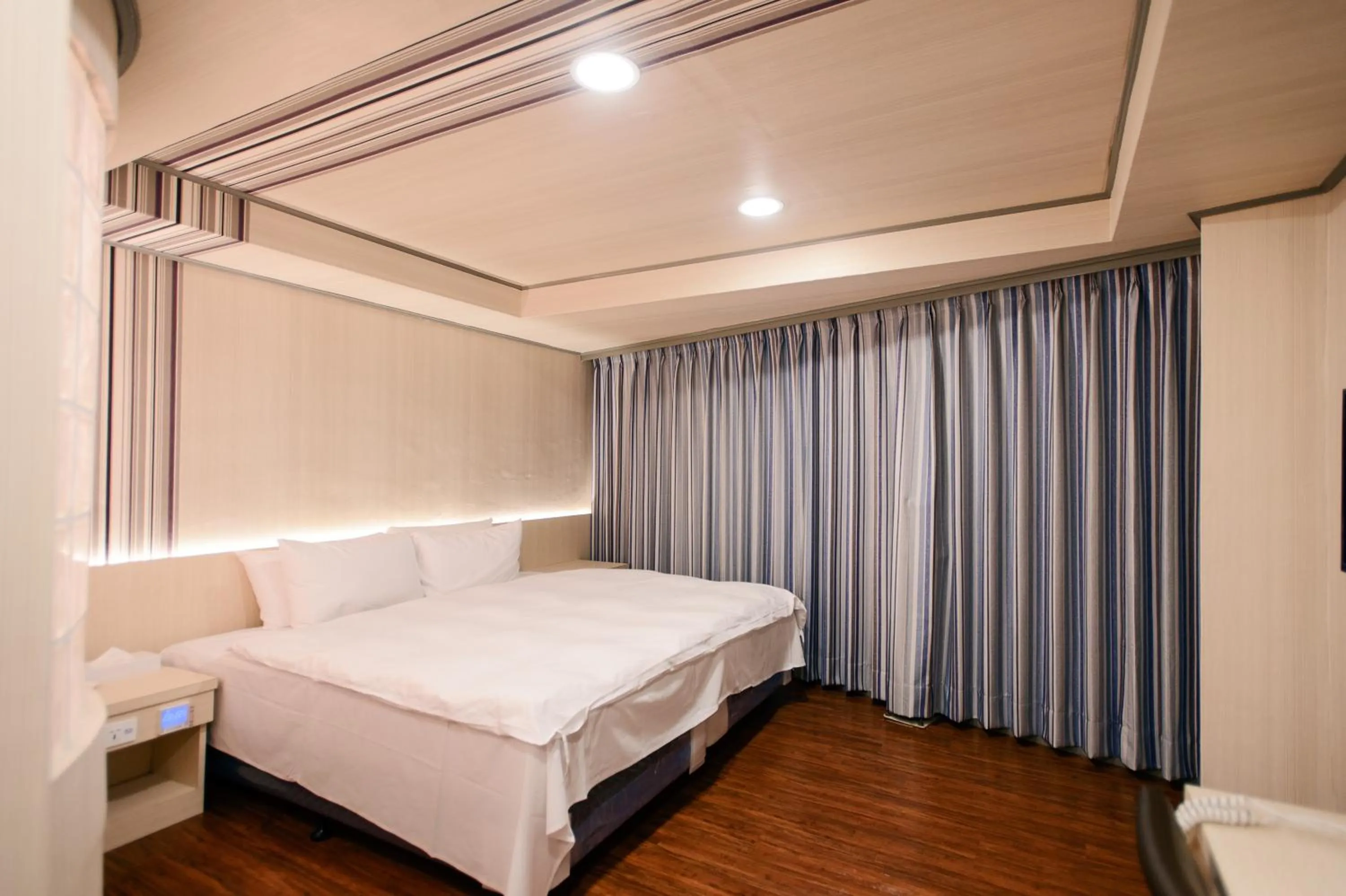 Bedroom, Bed in Duke Business Hotel