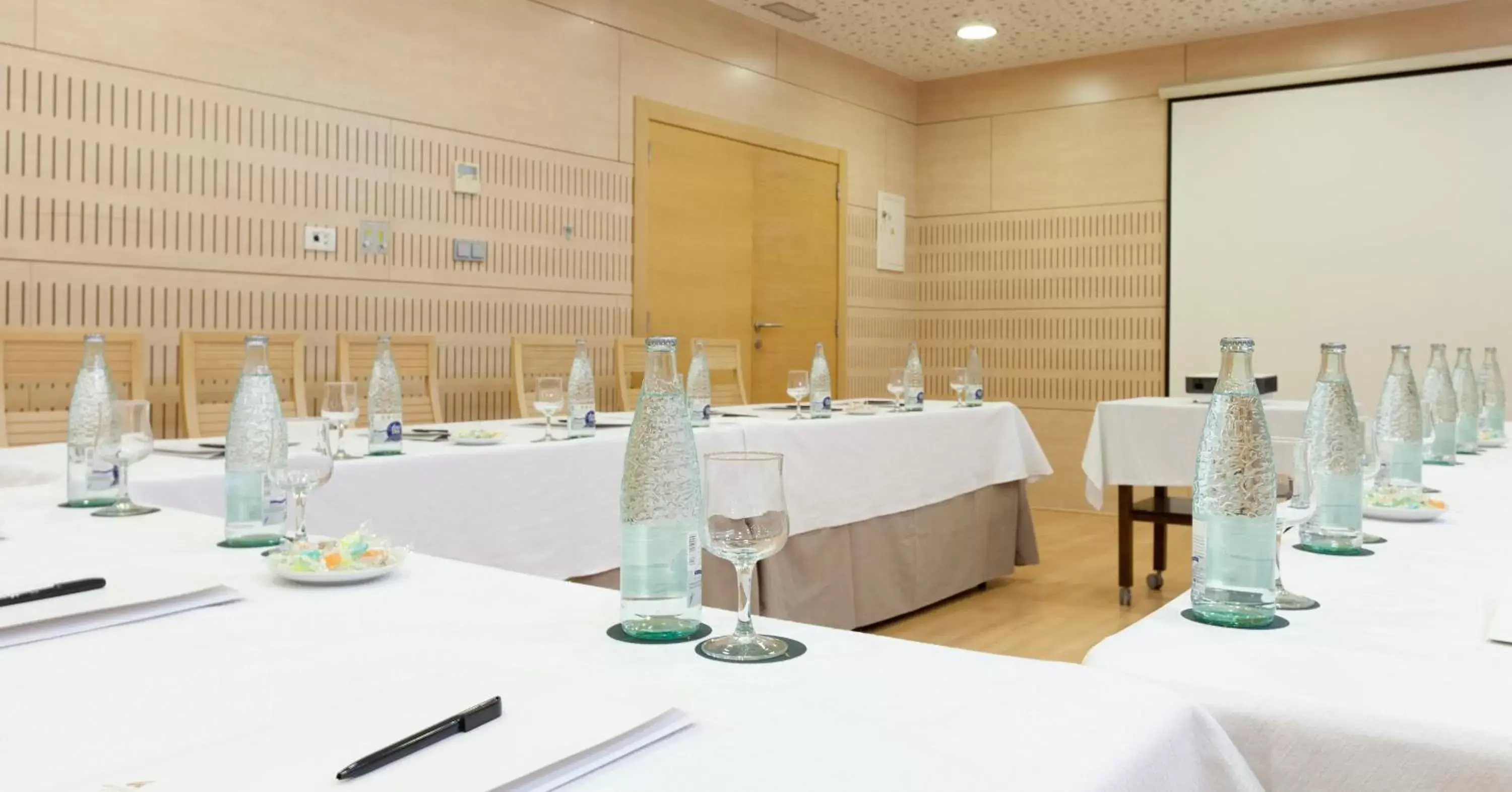 Meeting/conference room, Restaurant/Places to Eat in Daniya Alicante