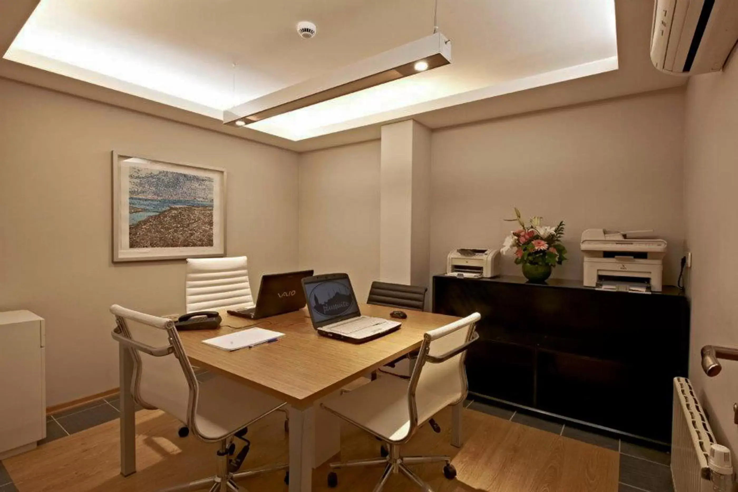 Meeting/conference room in Retropera Hotel